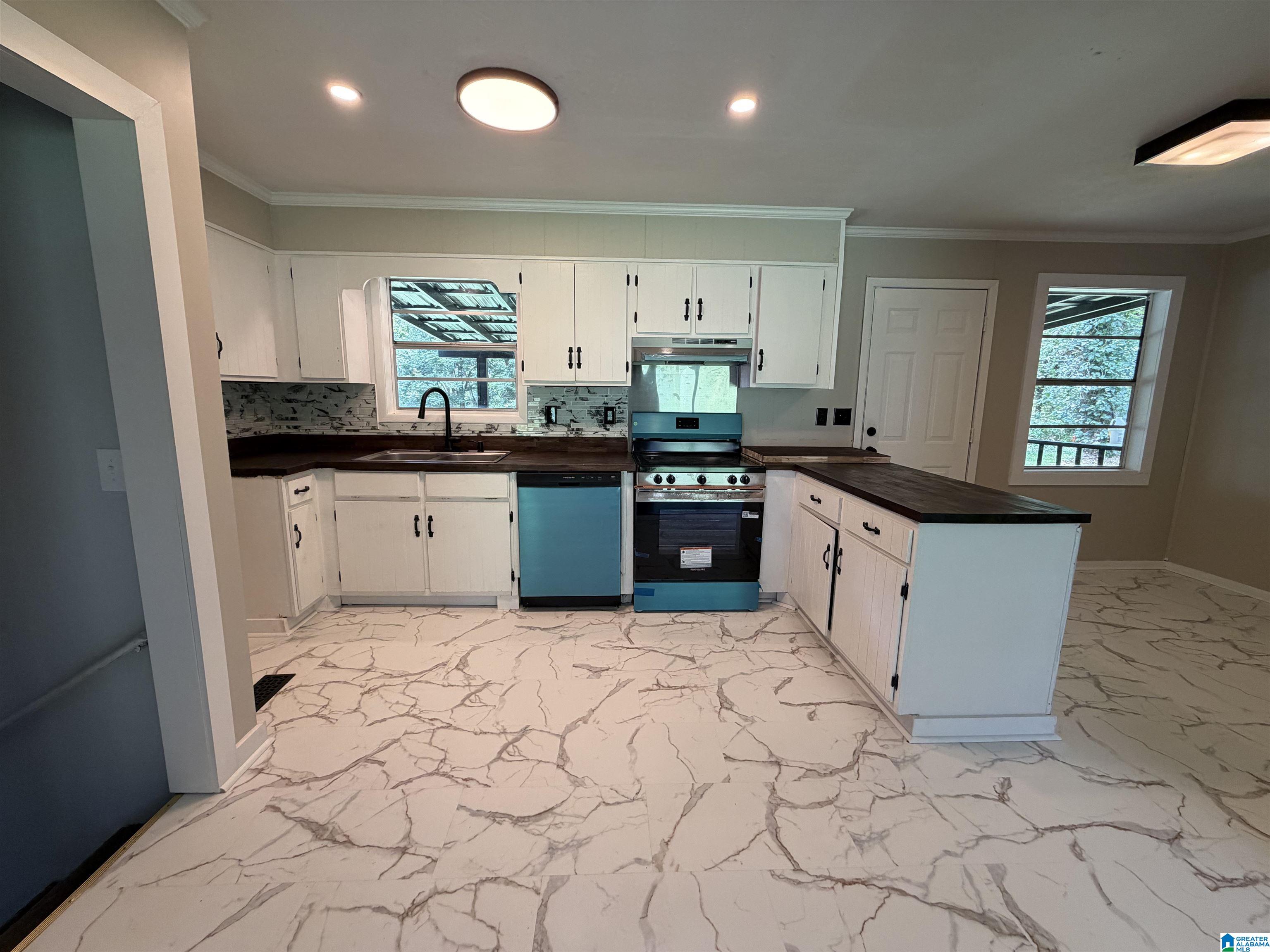4th image of 1018 Hillcrest Dr, Weaver, AL 36277 | MLS# 21456811
