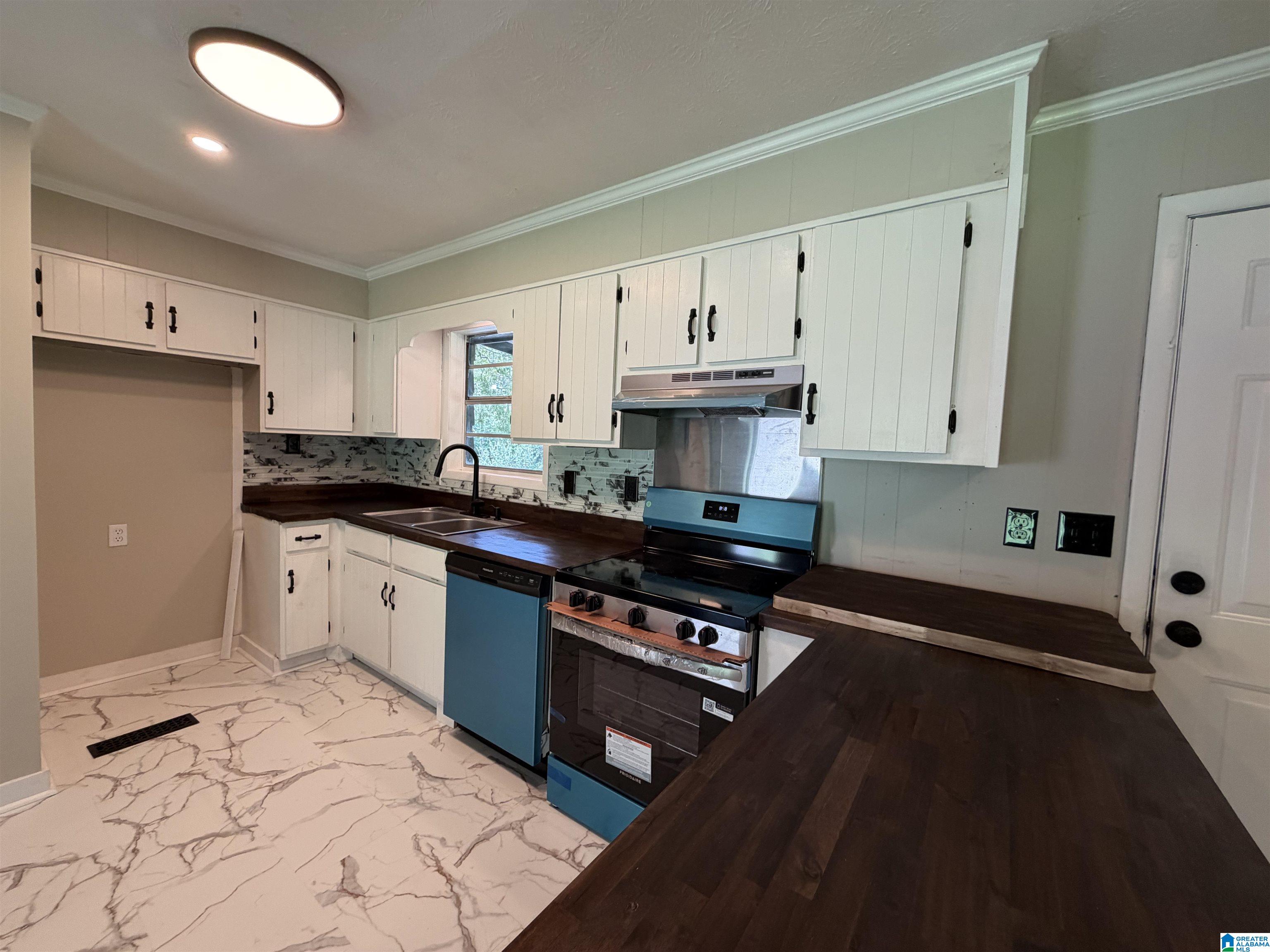 5th image of 1018 Hillcrest Dr, Weaver, AL 36277 | MLS# 21456811