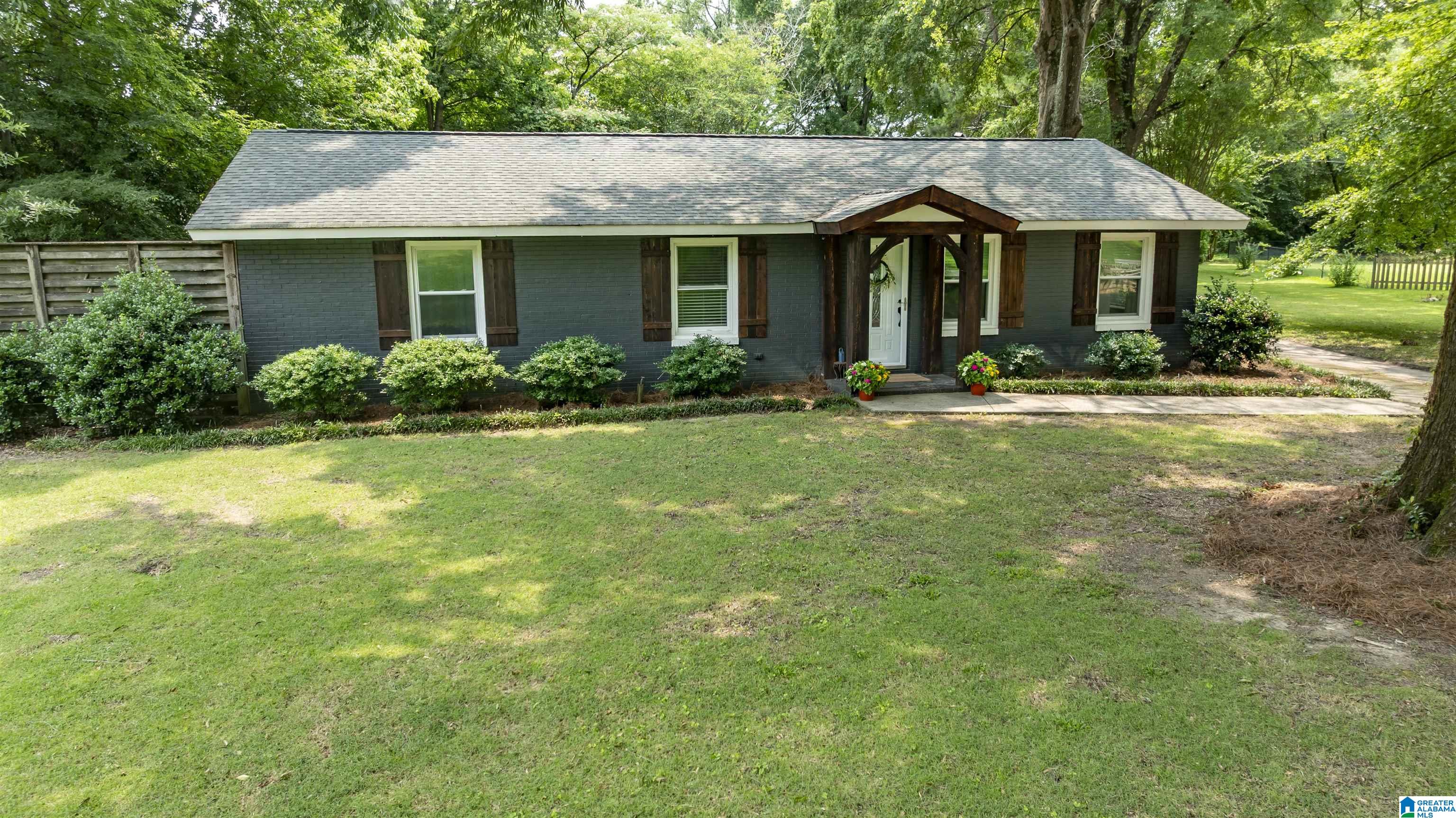 Photo 1 of Single family home for sale at 4032 Meadowview Cir, Vestavia, AL 35243 | MLS# 21456837 | Listing updated on 2026-09-13