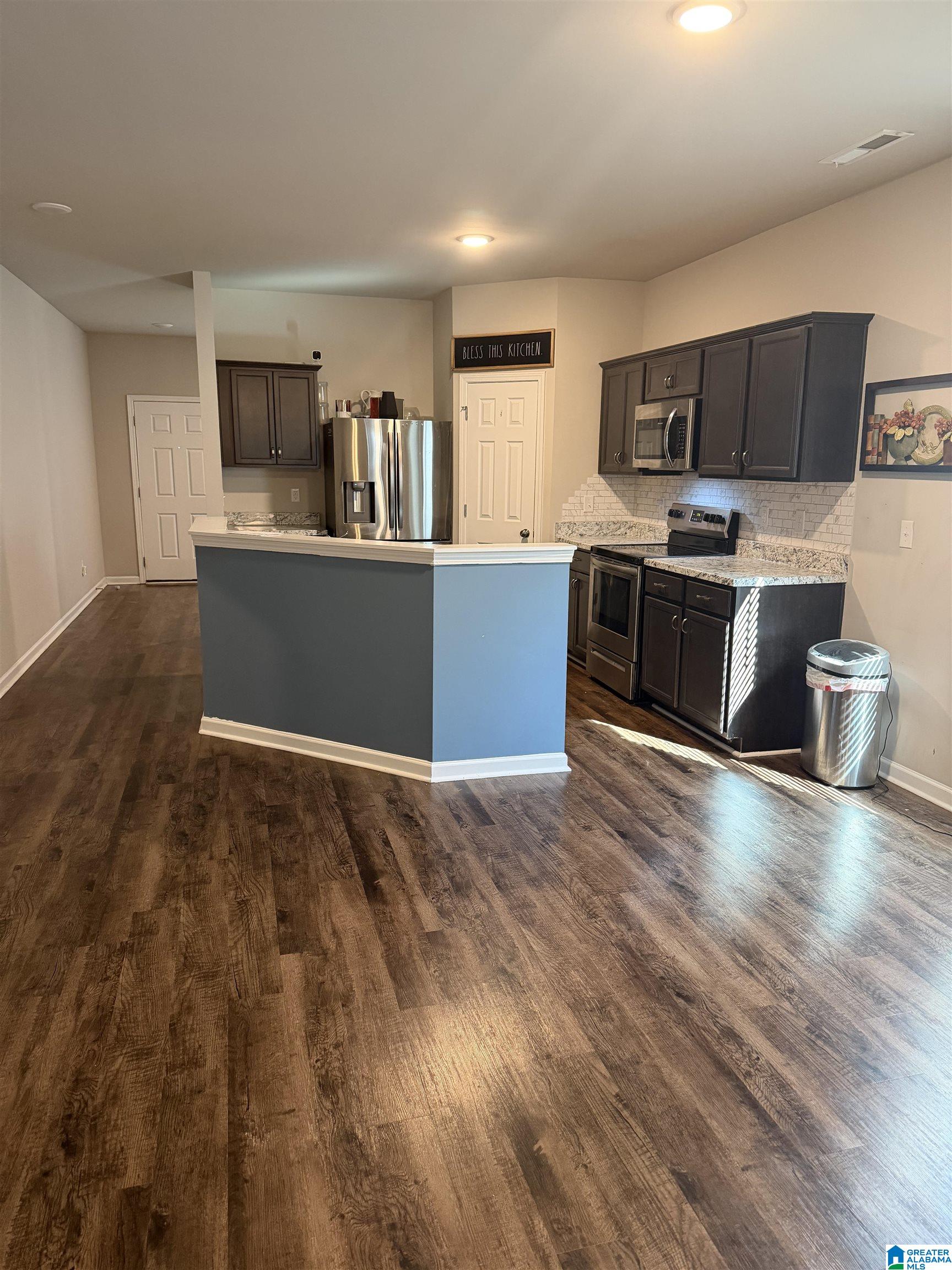 Photo 3 of Sale Pending at 120 Briarfield Ln, Calera, AL 35040 | MLS# 21456915 | Listing updated on 2026-09-15