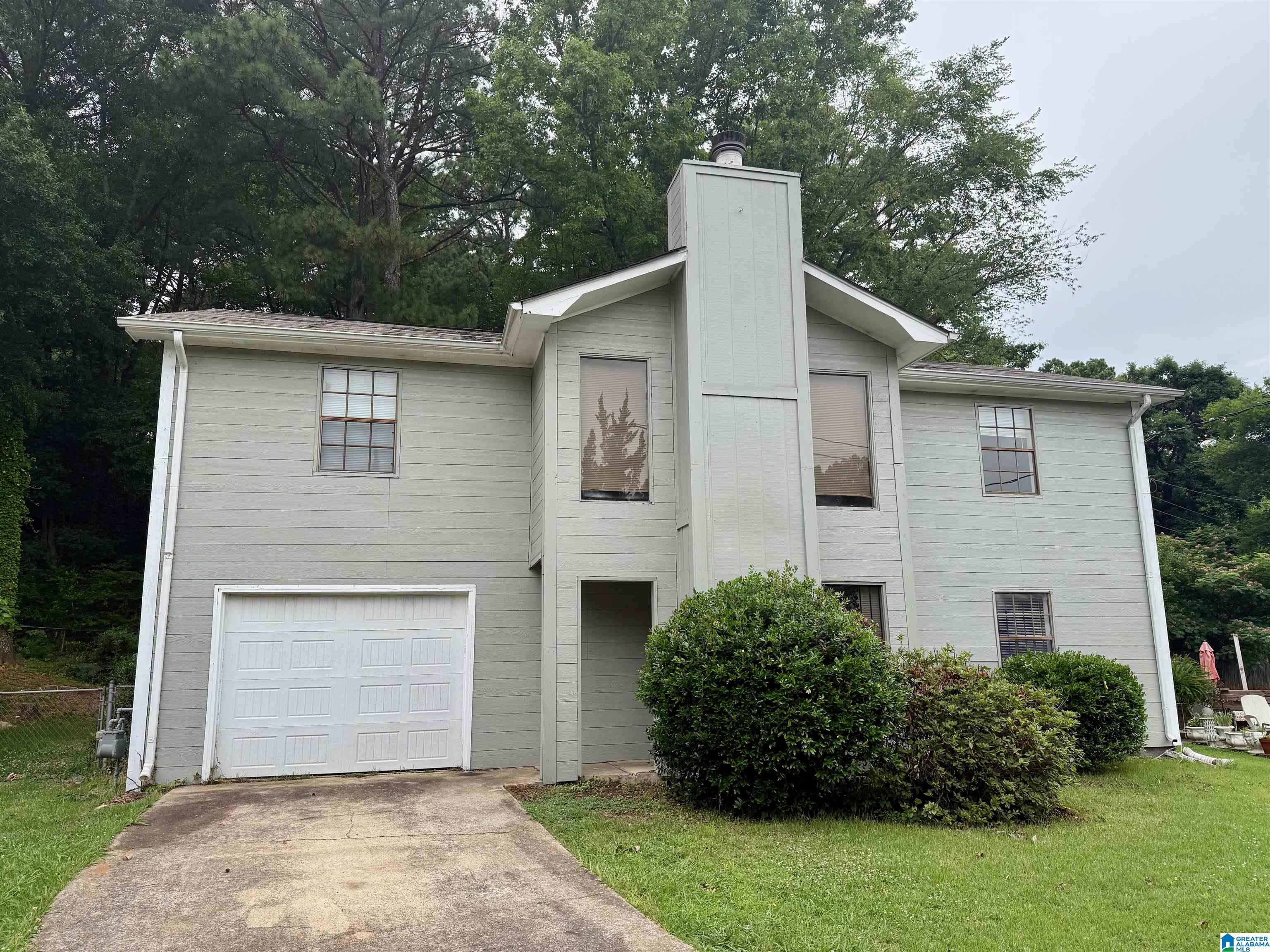 Photo 1 of Single family home for sale at 6100 Meadow Crst Cir, Birmingham, AL 35212 | MLS# 21456958 | Listing updated on 2026-07-10