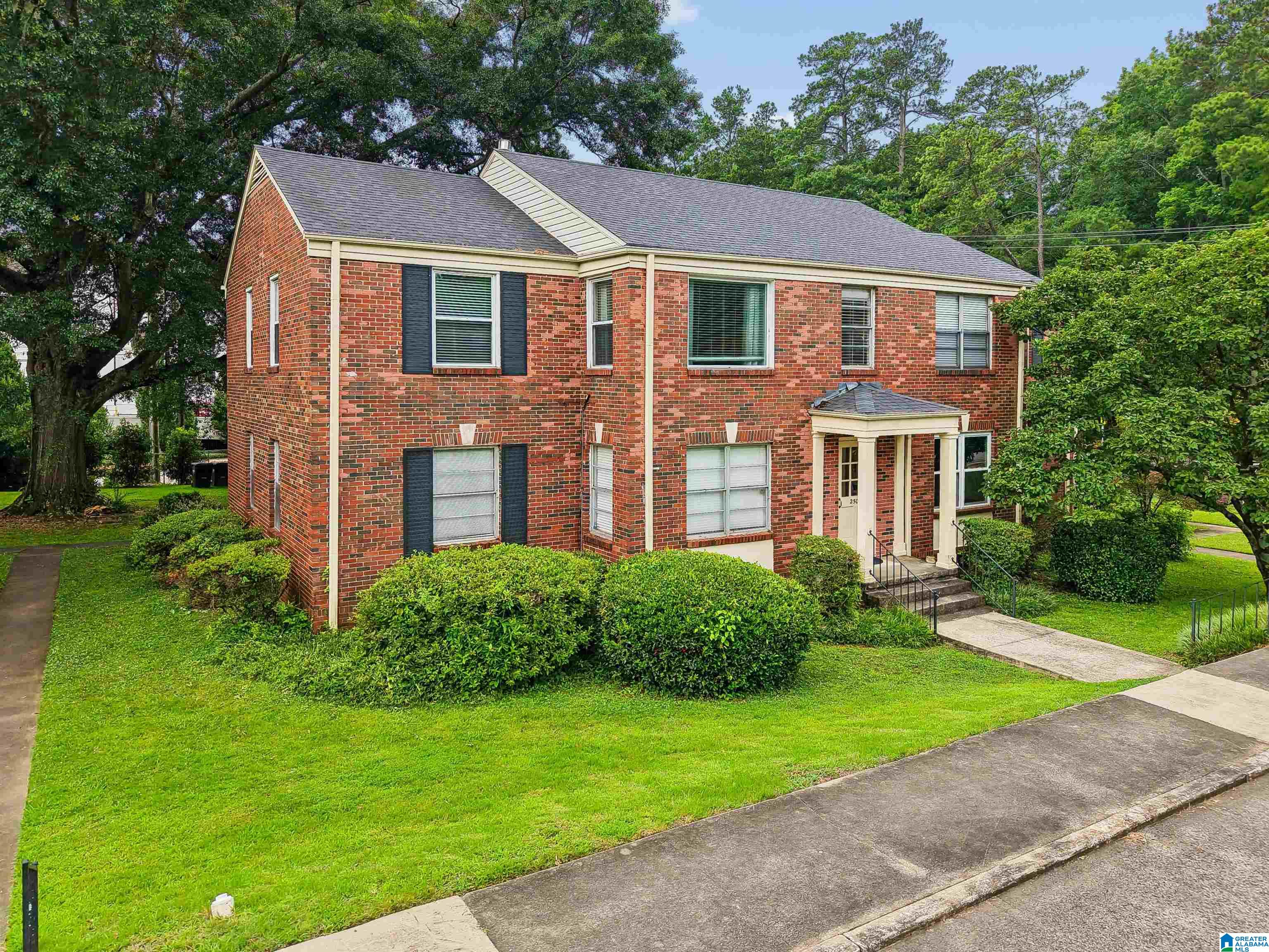 3rd image of 2503 Mountain Brook Circle #Unit C, Mountain Brook, AL 35223 | MLS# 21456970