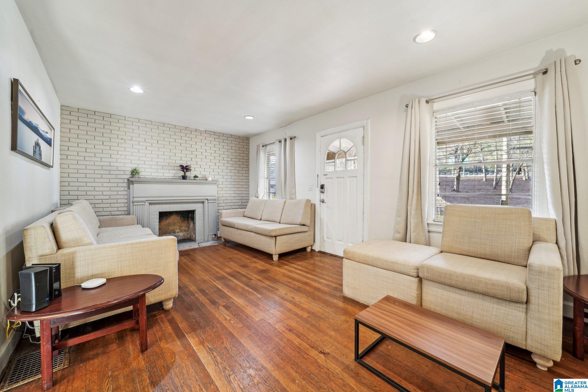 Photo 3 of Sale Pending at 2085 21st Avenue S, Birmingham, AL 35209 | MLS# 21457025 | Listing updated on 2026-09-08