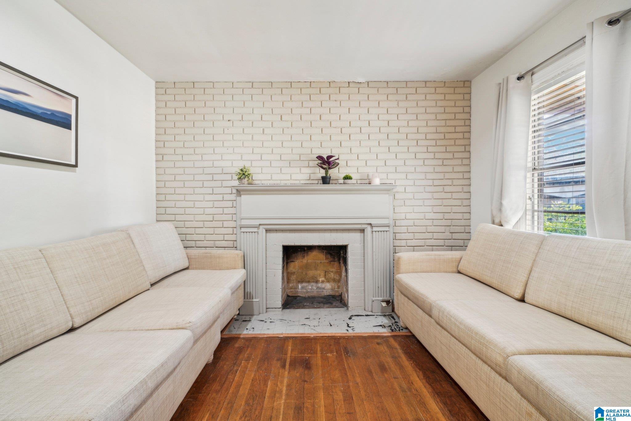 Photo 4 of Sale Pending at 2085 21st Avenue S, Birmingham, AL 35209 | MLS# 21457025 | Listing updated on 2026-09-08