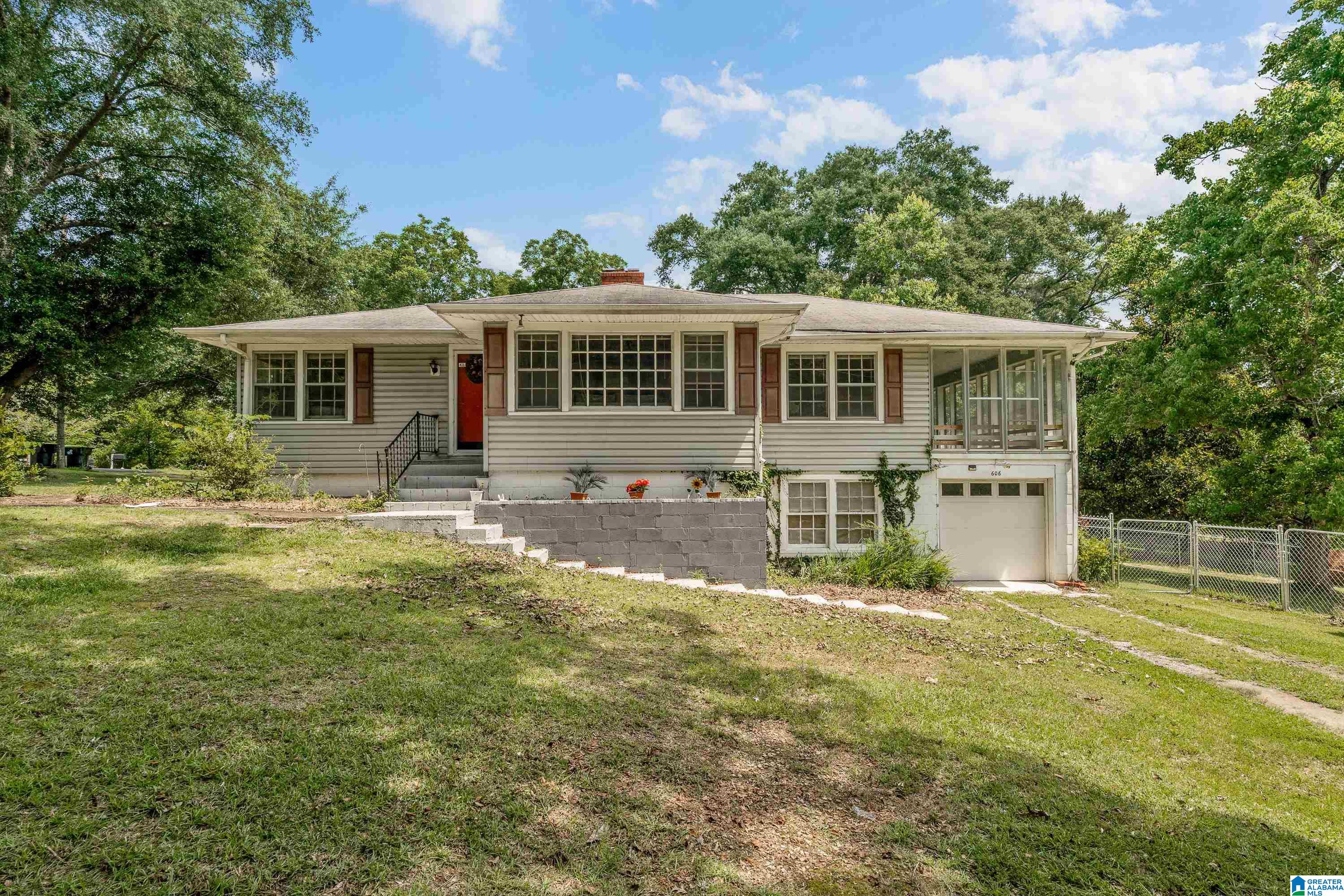 606 4TH STREET SE