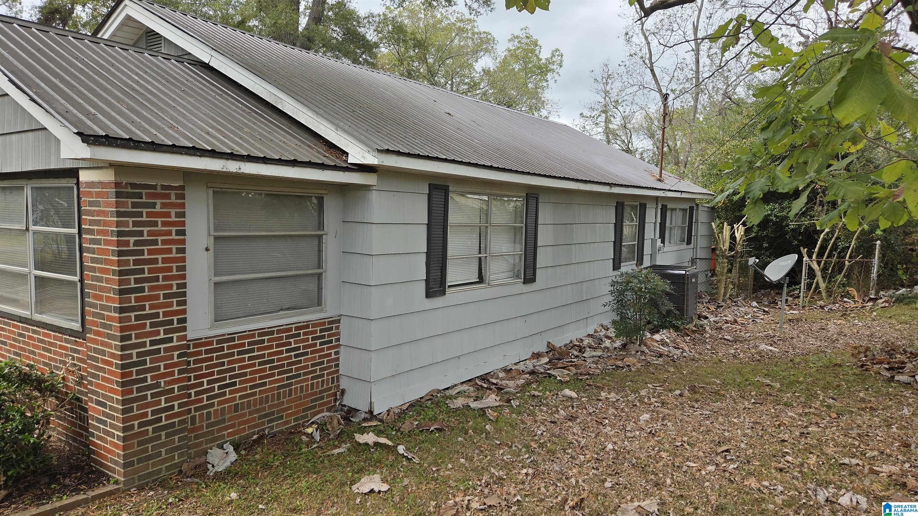 Photo 3 of Single family home for sale at 1128 Skyline Dr, Birmingham, AL 35214 | MLS# 21457110 | Listing updated on 2026-08-24