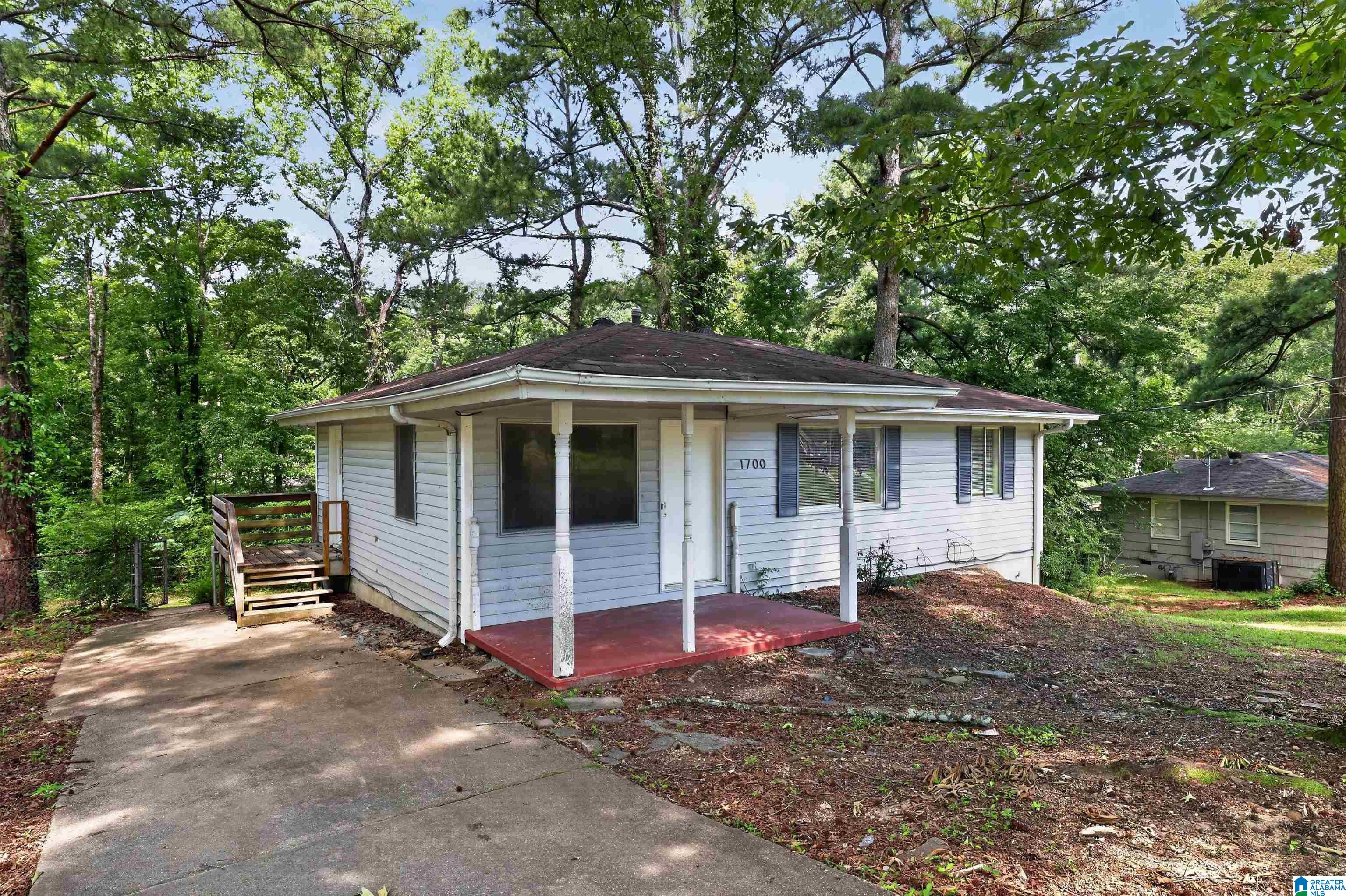 Photo 1 of Single family home for sale at 1700 4th Way Nw, Center Point, AL 35215 | MLS# 21457114 | Listing updated on 2026-09-09
