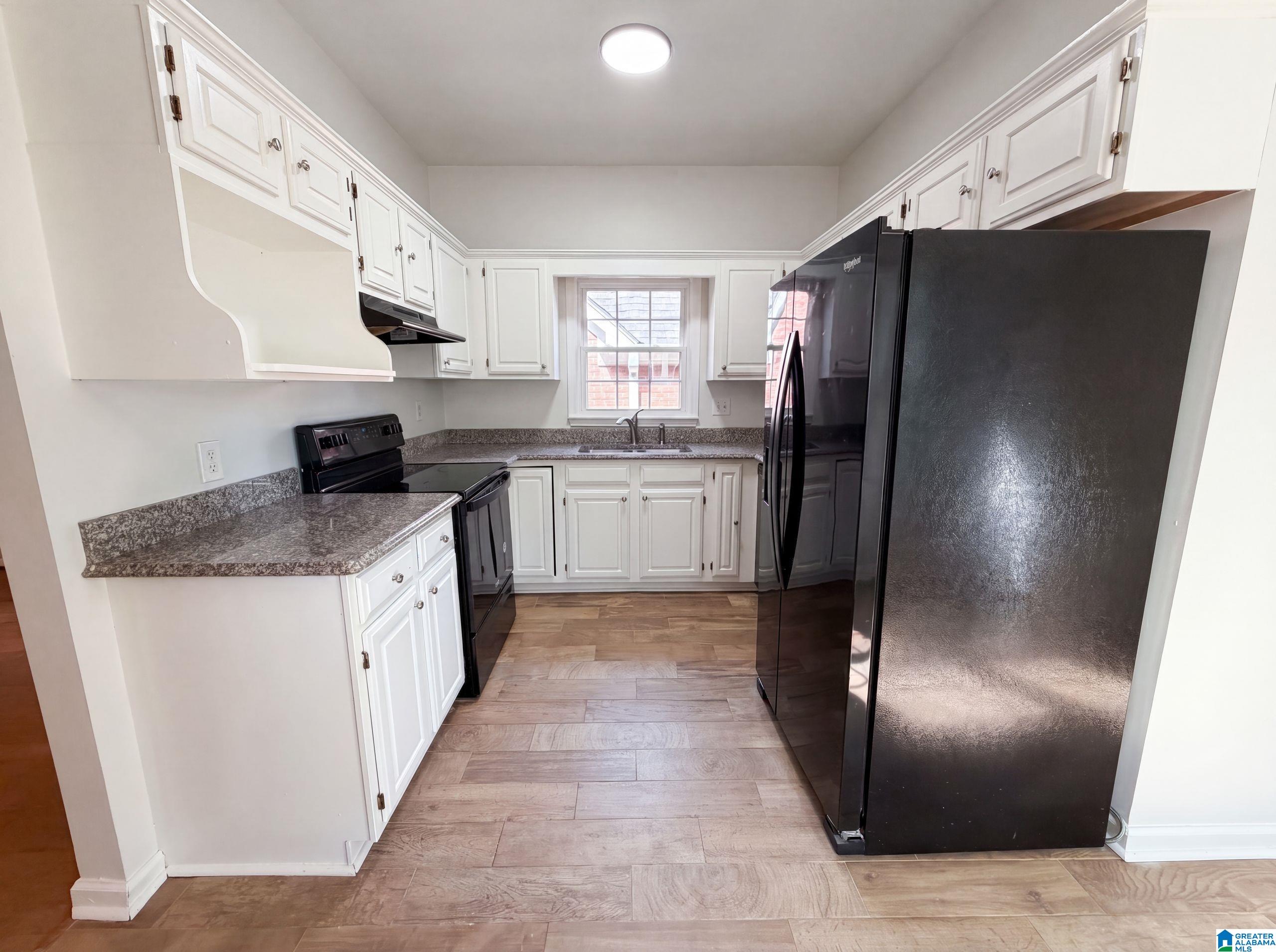 Photo 2 of Single family home for sale at 1900 Stone Brk Ln, Birmingham, AL 35242 | MLS# 21457148 | Listing updated on 2026-09-17