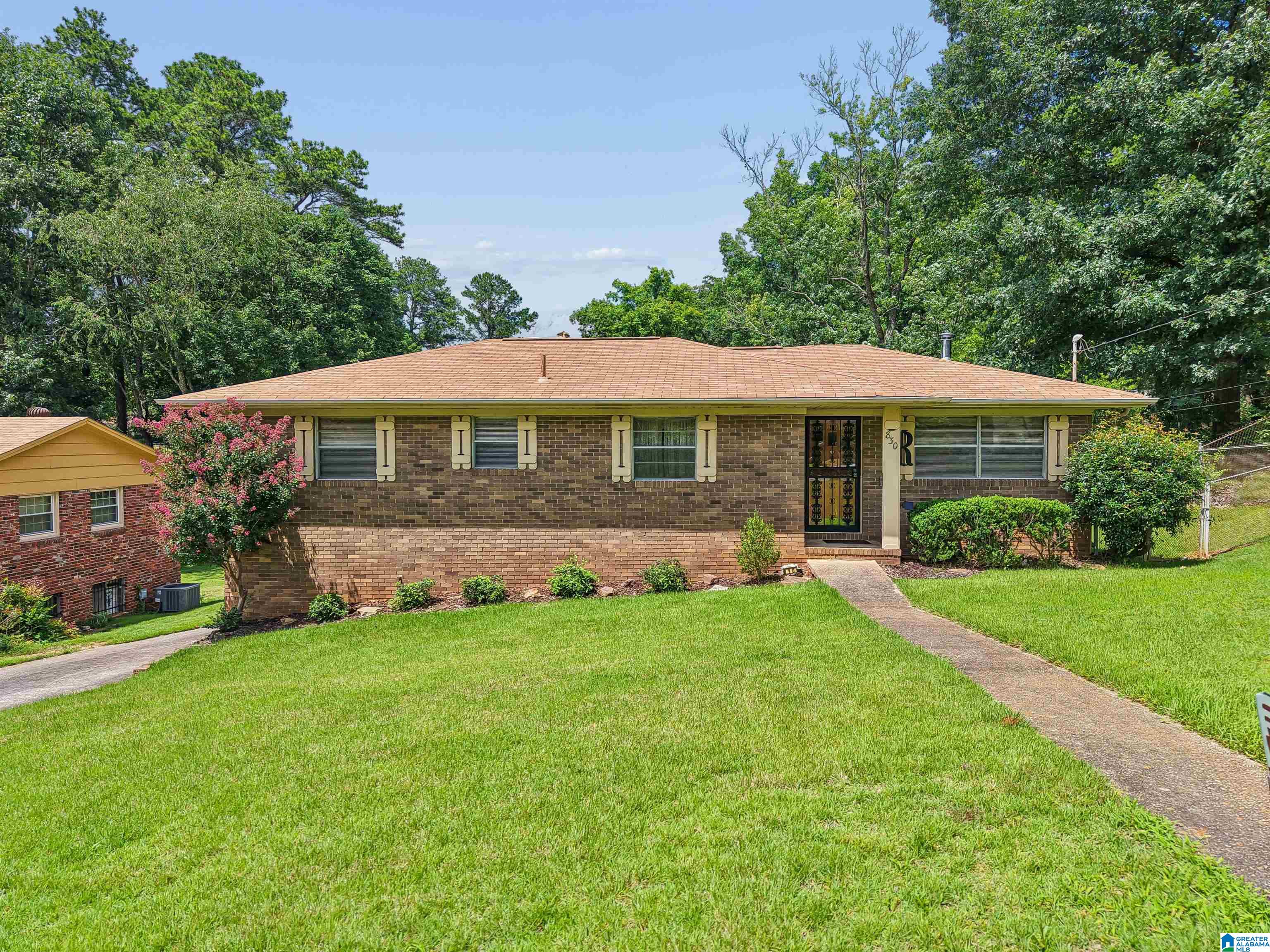 Photo 1 of Sale Pending at 830 Sherwood Forest Dr, Birmingham, AL 35235 | MLS# 21457243 | Listing updated on 2026-07-09