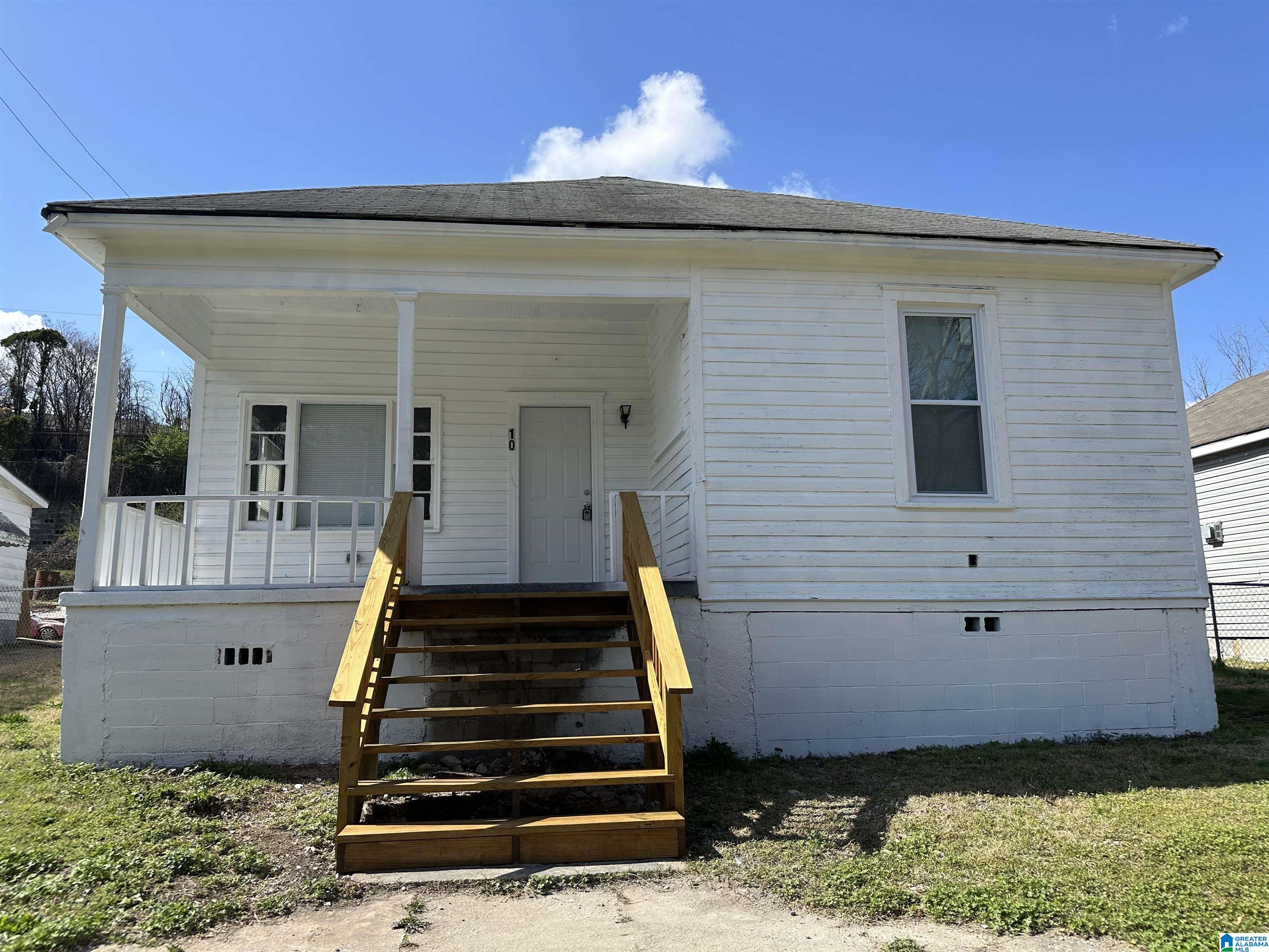 Photo 1 of Single family home for sale at 10 Railroad Ave, Anniston, AL 36201 | MLS# 21457353 | Listing updated on 2026-06-27