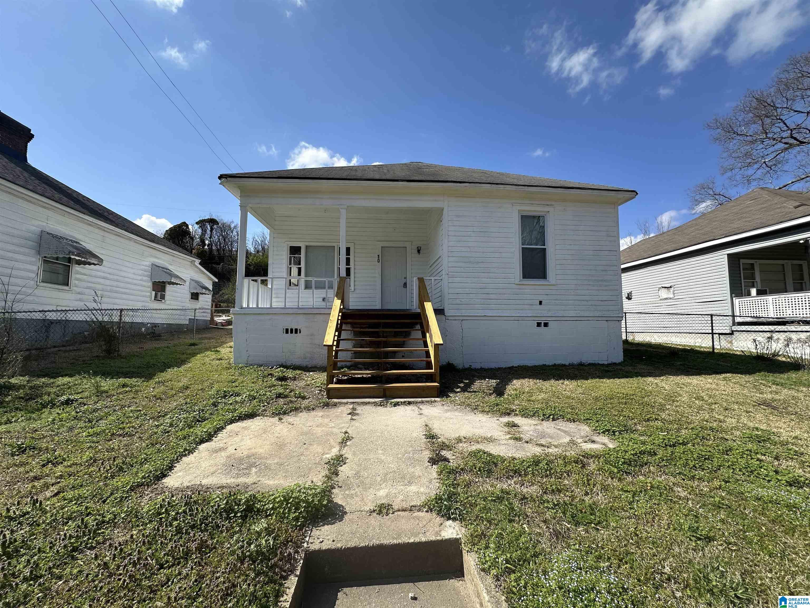 Photo 2 of Single family home for sale at 10 Railroad Ave, Anniston, AL 36201 | MLS# 21457353 | Listing updated on 2026-06-27