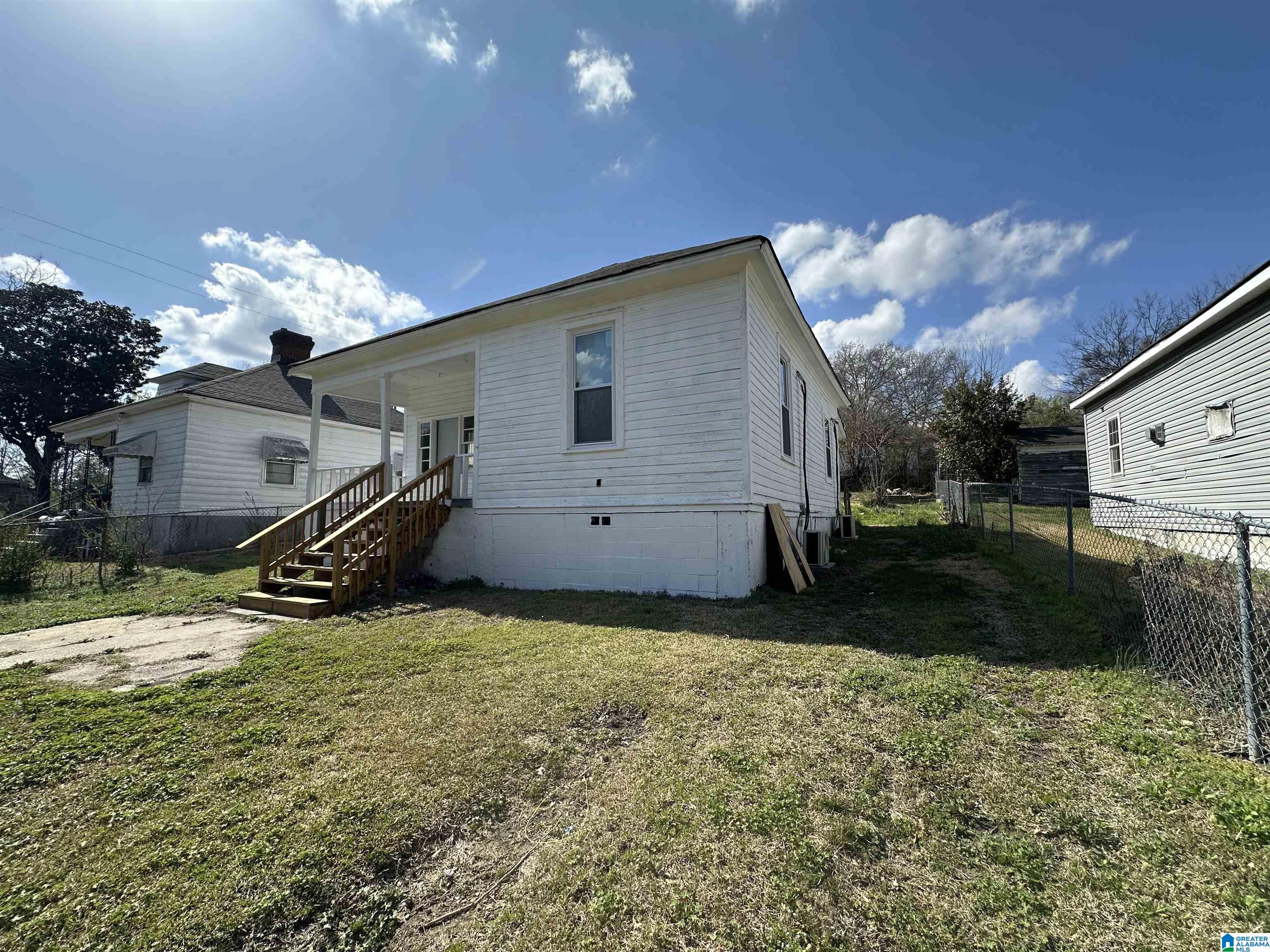 Photo 4 of Single family home for sale at 10 Railroad Ave, Anniston, AL 36201 | MLS# 21457353 | Listing updated on 2026-06-27