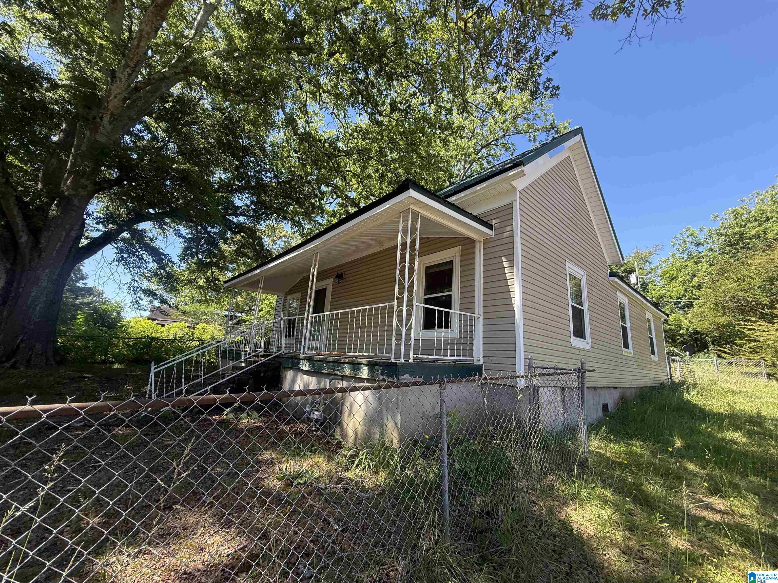 Photo 4 of Sale Pending at 3206 Cresthill Ave, Anniston, AL 36201 | MLS# 21457505 | Listing updated on 2026-07-24