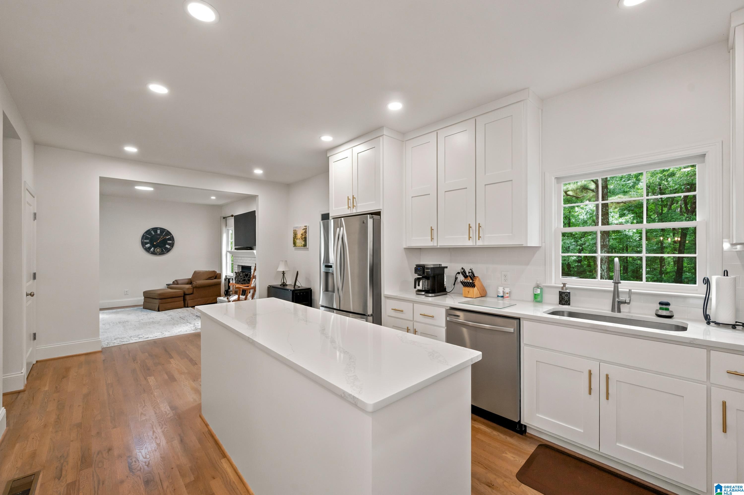 Photo 2 of Single family home for sale at 1700 White Oak Pl, Hoover, AL 35244 | MLS# 21457536 | Listing updated on 2026-09-02