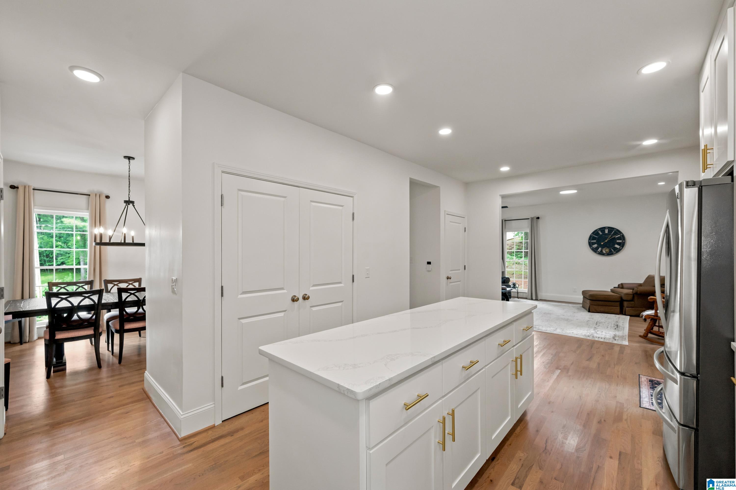 Photo 3 of Single family home for sale at 1700 White Oak Pl, Hoover, AL 35244 | MLS# 21457536 | Listing updated on 2026-09-02