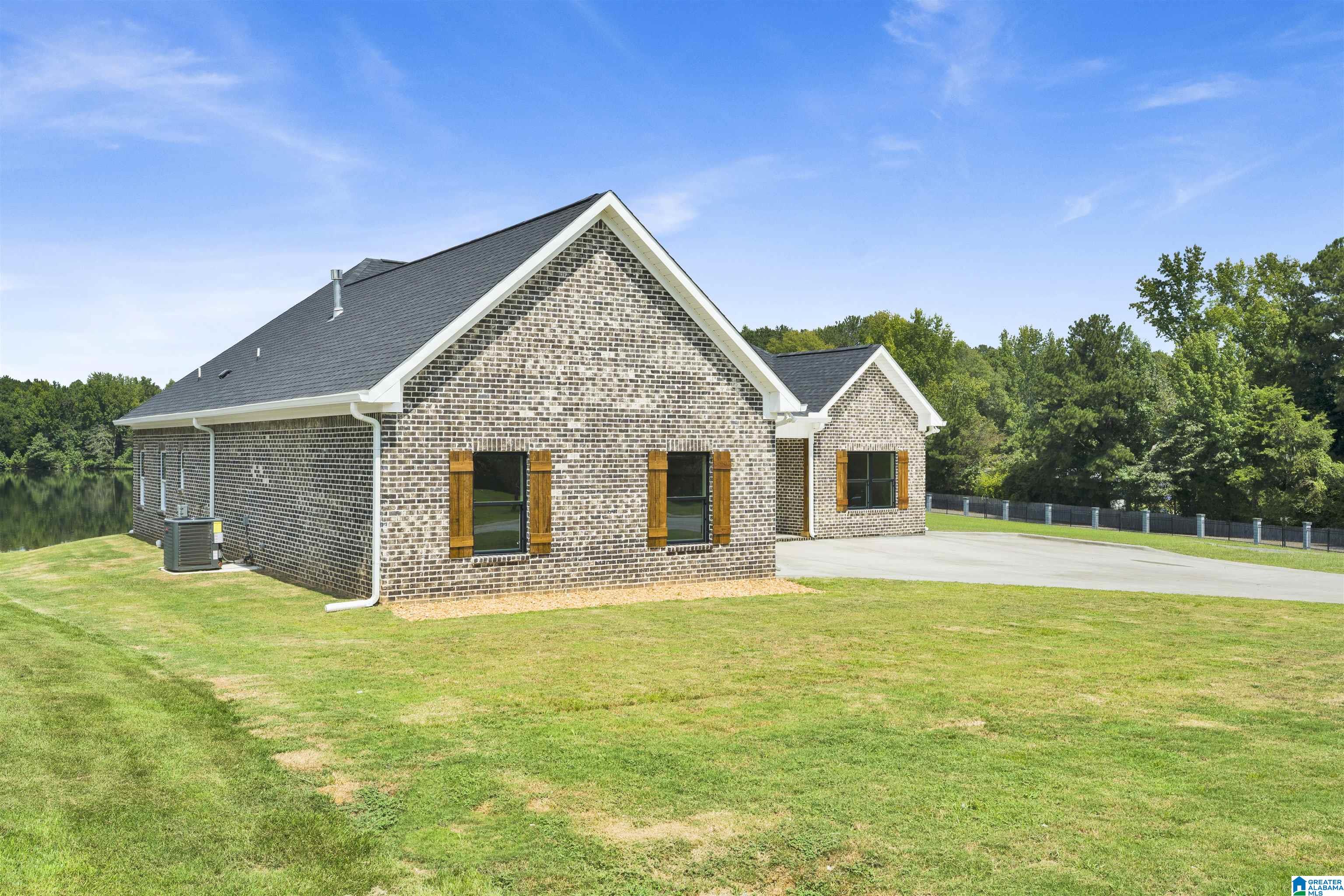 Photo 4 of Single family home for sale at 207 Berties Pl, Odenville, AL 35120 | MLS# 21457617 | Listing updated on 2026-09-09