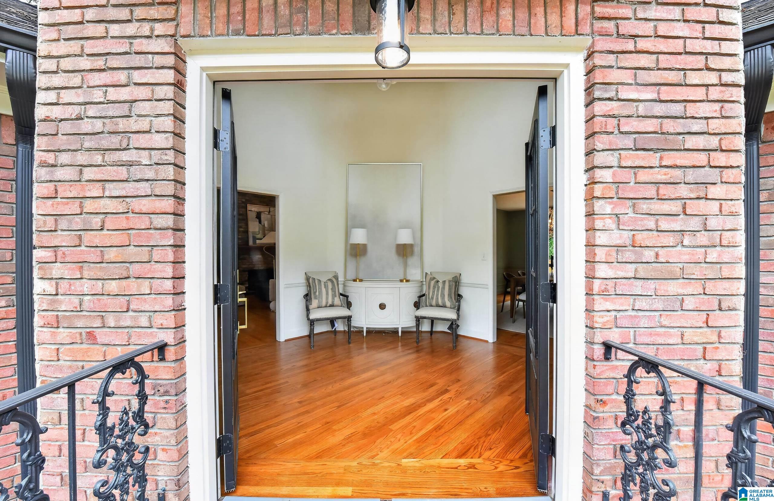 Photo 3 of Single family home for sale at 528 Northshore Dr, Tuscaloosa, AL 35406 | MLS# 21457915 | Listing updated on 2026-09-17
