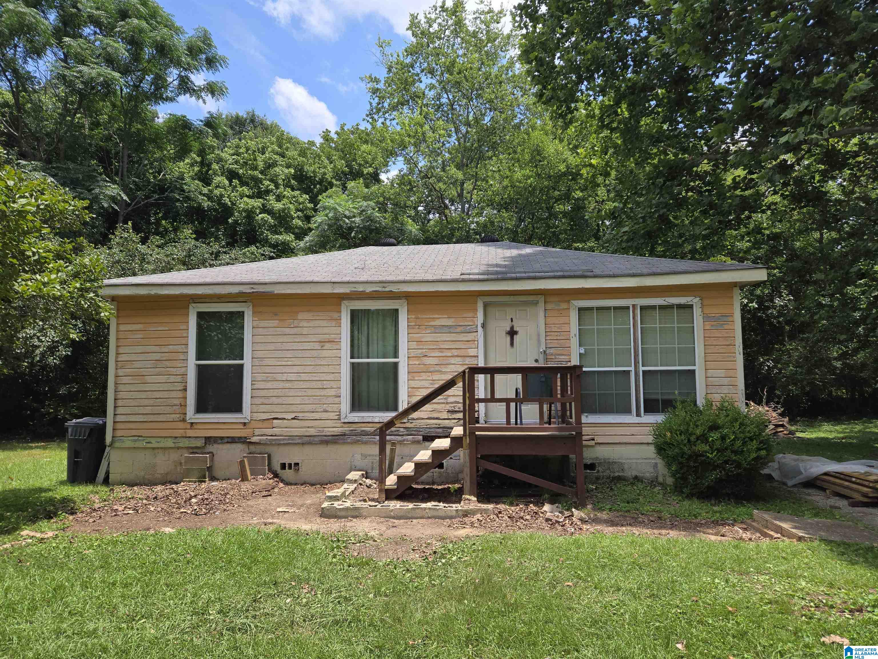 Photo 1 of Sale Pending at 905 Belview St, Bessemer, AL 35020 | MLS# 21457952 | Listing updated on 2026-08-28
