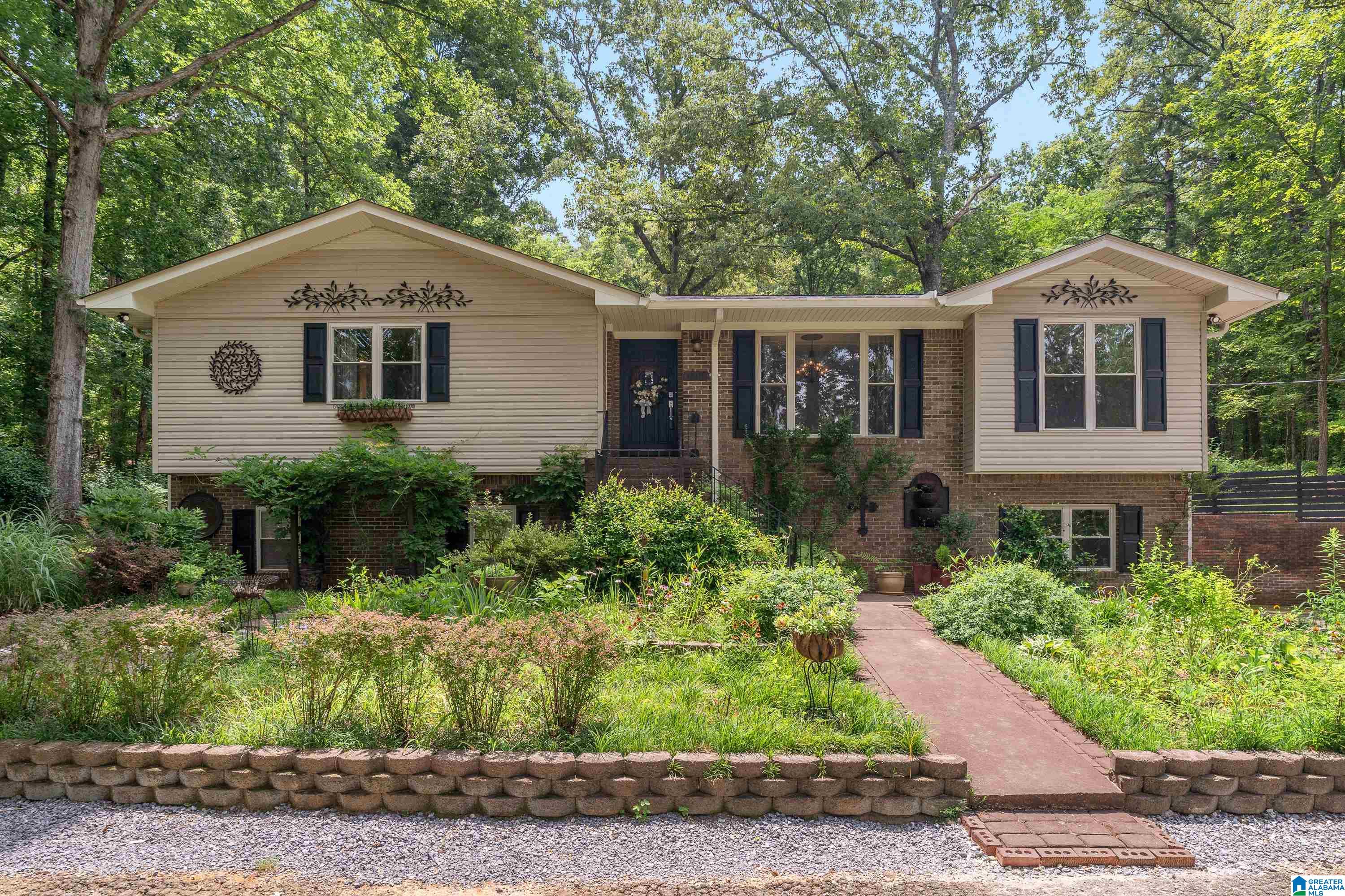 Photo 1 of Single family home for sale at 1800 Rex Lake Rd, Leeds, AL 35094 | MLS# 21457953 | Listing updated on 2026-08-31