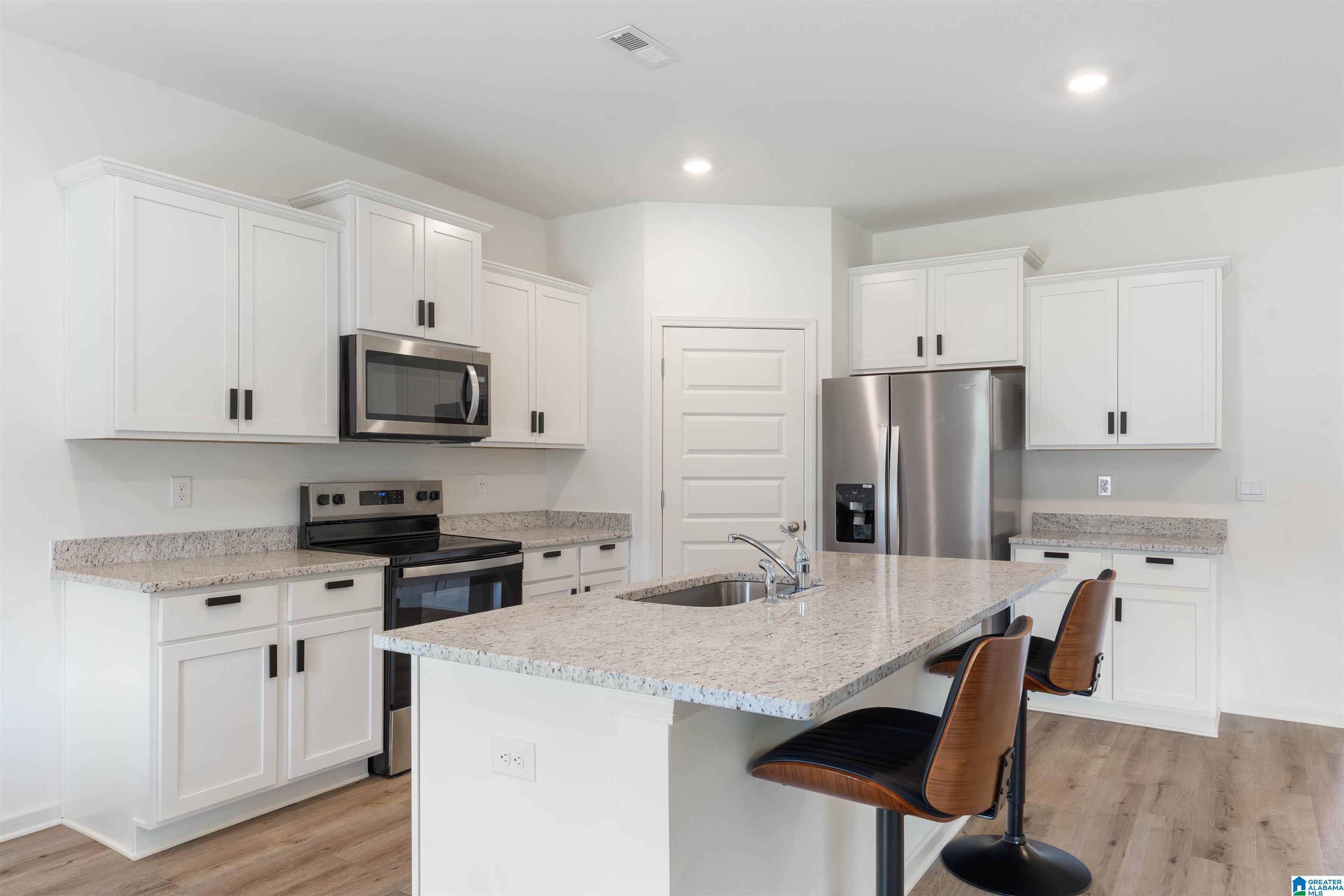 3rd image of 5155 Meadow Ridge Trail, Bessemer, AL 35022 | MLS# 21458151