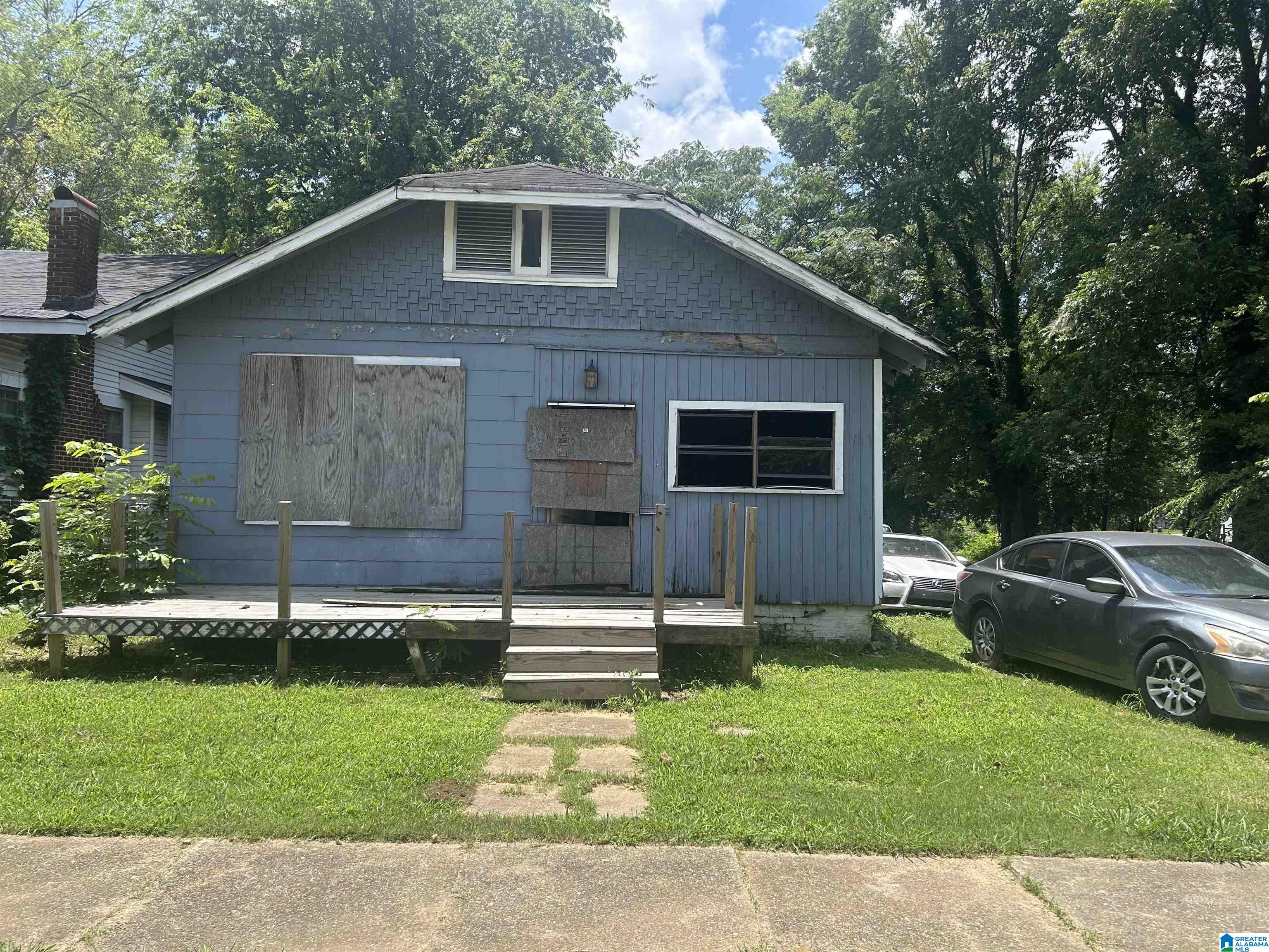 Photo 1 of Sale Pending at 215 6th Avenue Ne, Birmingham, AL 35204 | MLS# 21458177 | Listing updated on 2026-07-10