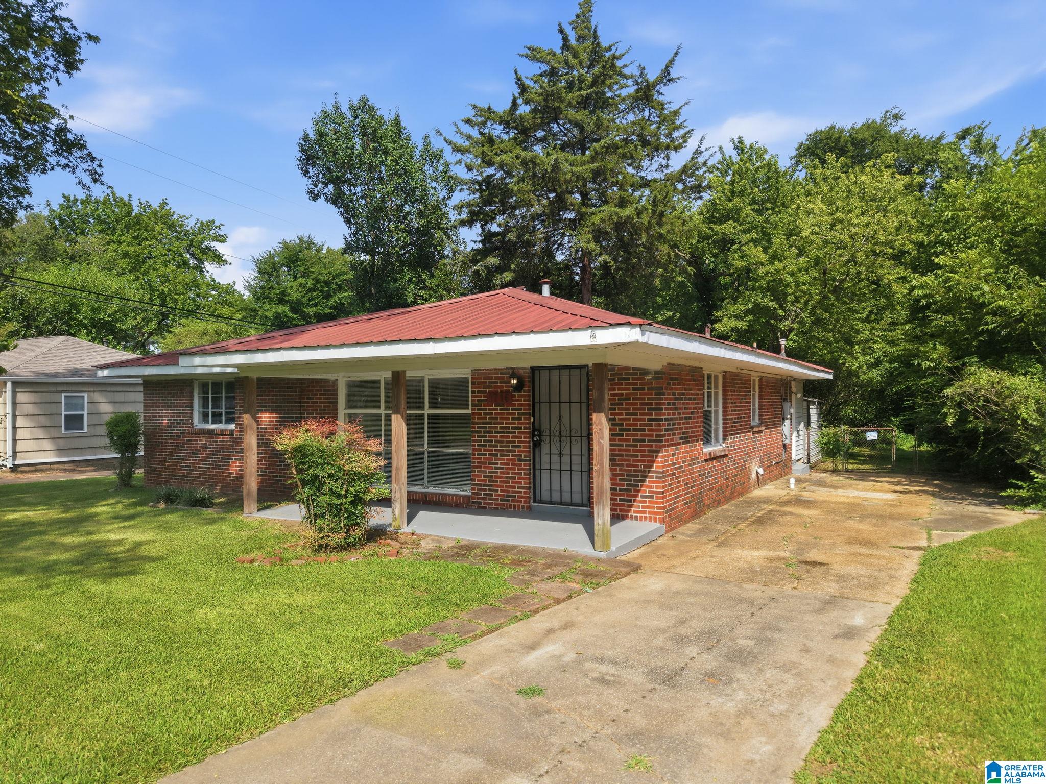 Photo 2 of Sale Pending at 1716 Brizendine Dr, Birmingham, AL 35228 | MLS# 21458206 | Listing updated on 2026-09-11