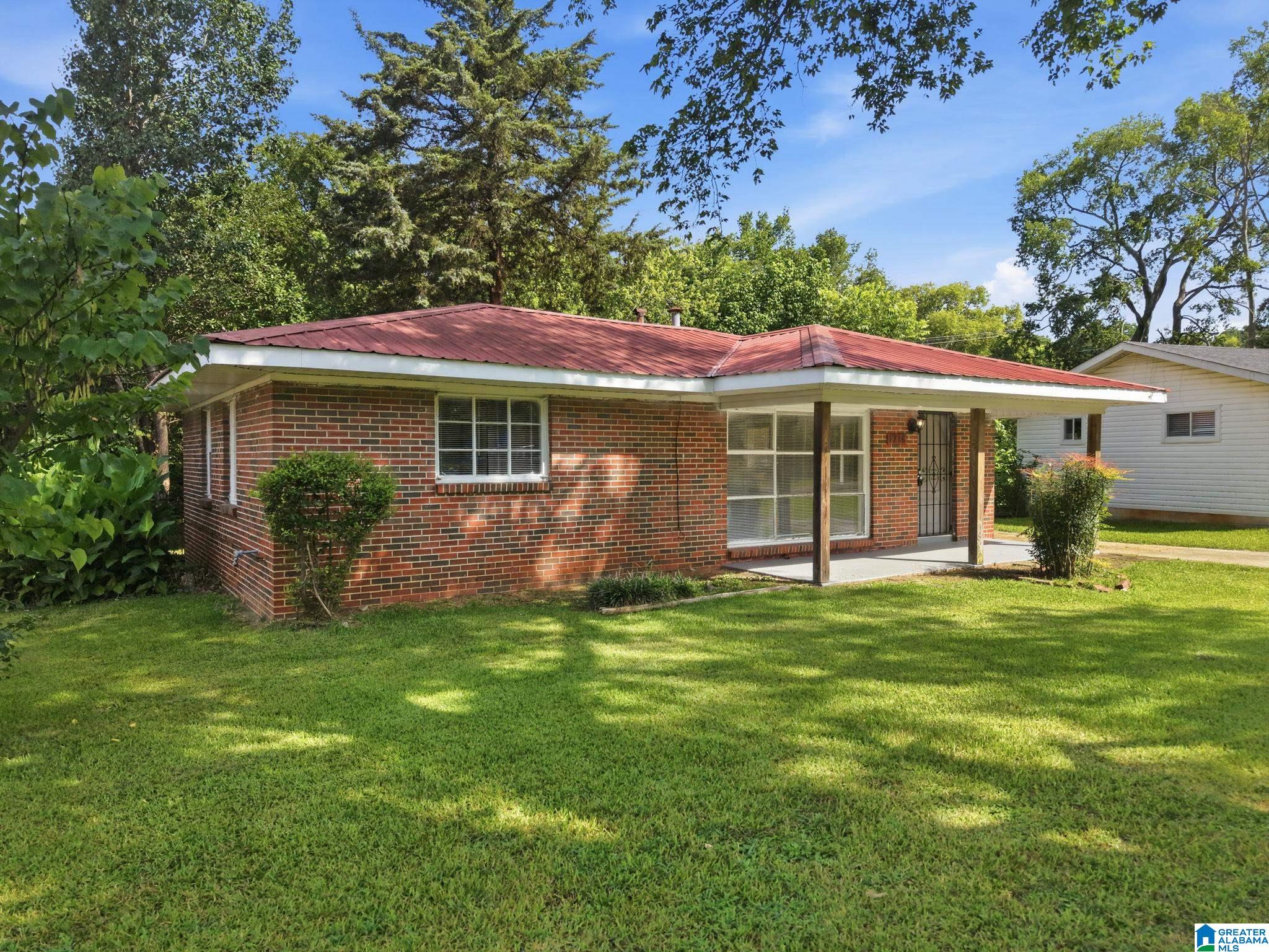 Photo 3 of Sale Pending at 1716 Brizendine Dr, Birmingham, AL 35228 | MLS# 21458206 | Listing updated on 2026-09-11
