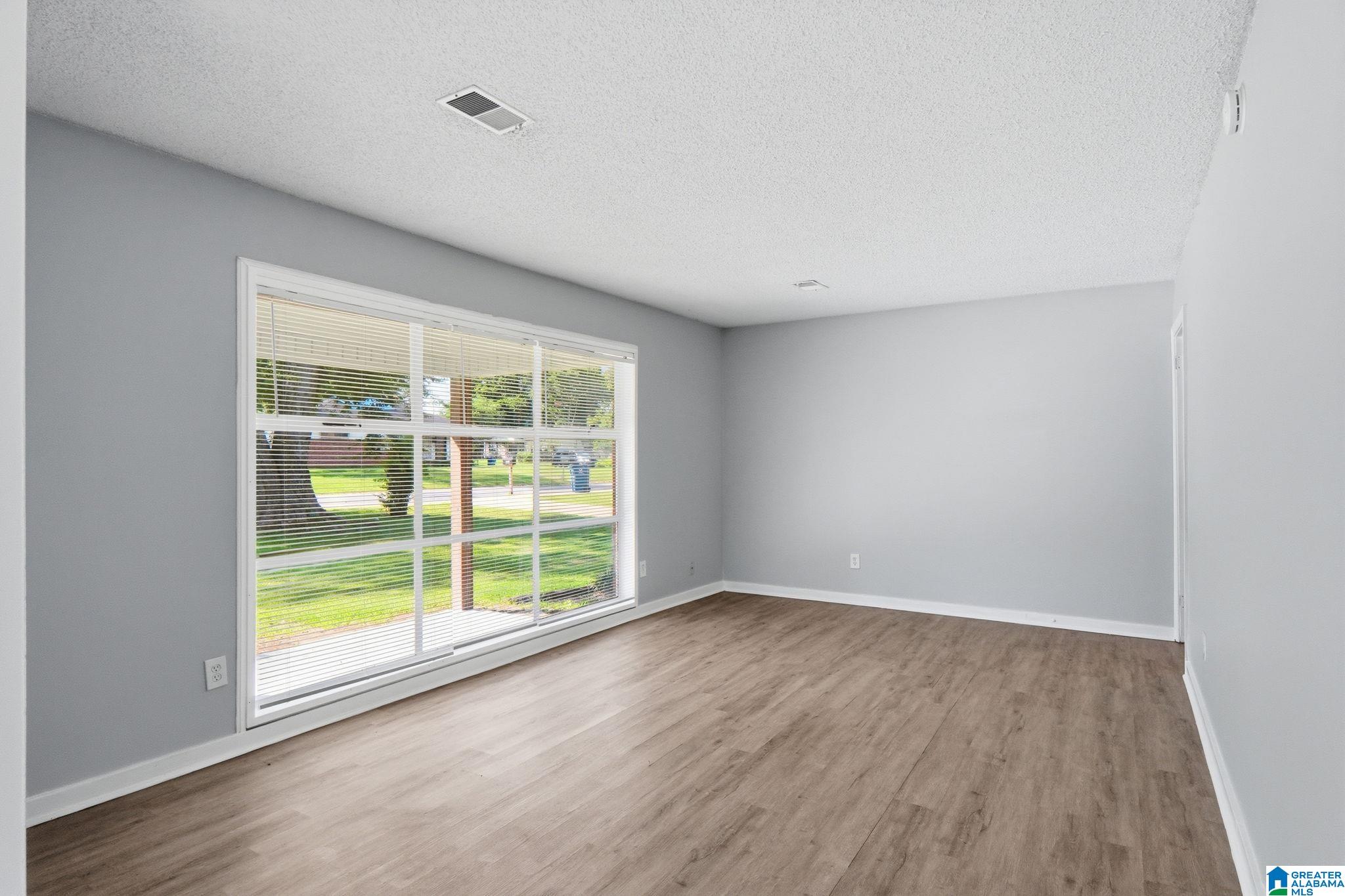 Photo 4 of Sale Pending at 1716 Brizendine Dr, Birmingham, AL 35228 | MLS# 21458206 | Listing updated on 2026-09-11