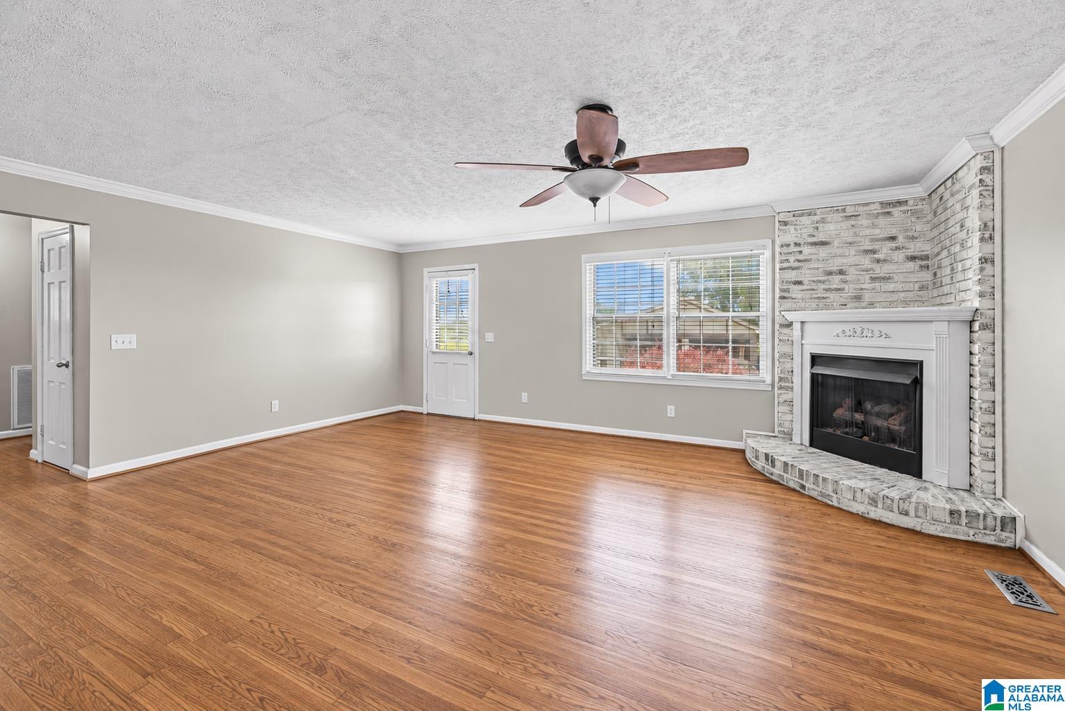 Photo 3 of Single family home for sale at 301 County Rd 44, Jemison, AL 35085 | MLS# 21458341 | Listing updated on 2026-09-23