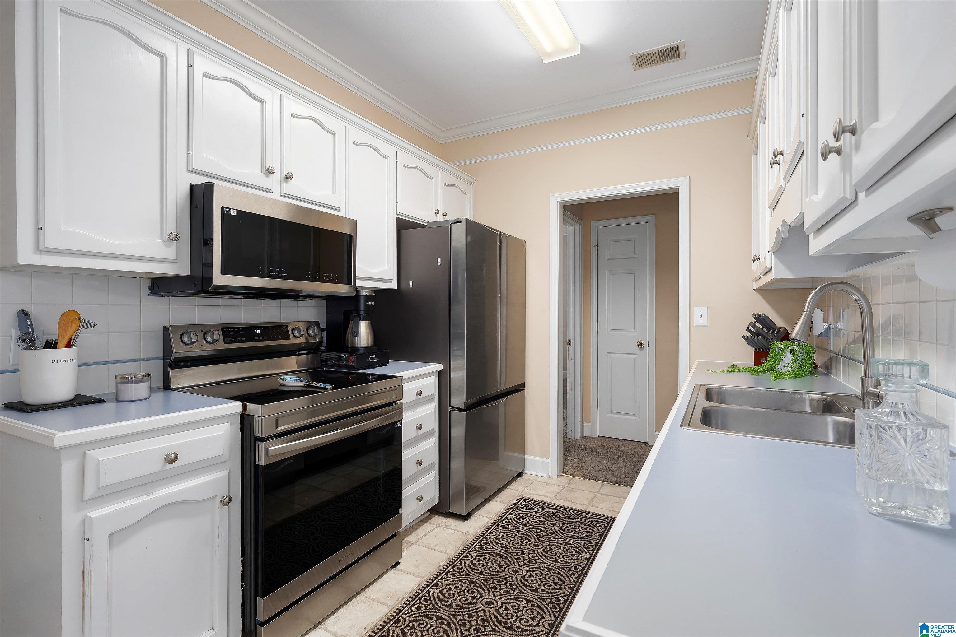 Photo 3 of Single family home for sale at 132 Greenfield Ln, Alabaster, AL 35007 | MLS# 21458378 | Listing updated on 2026-08-31