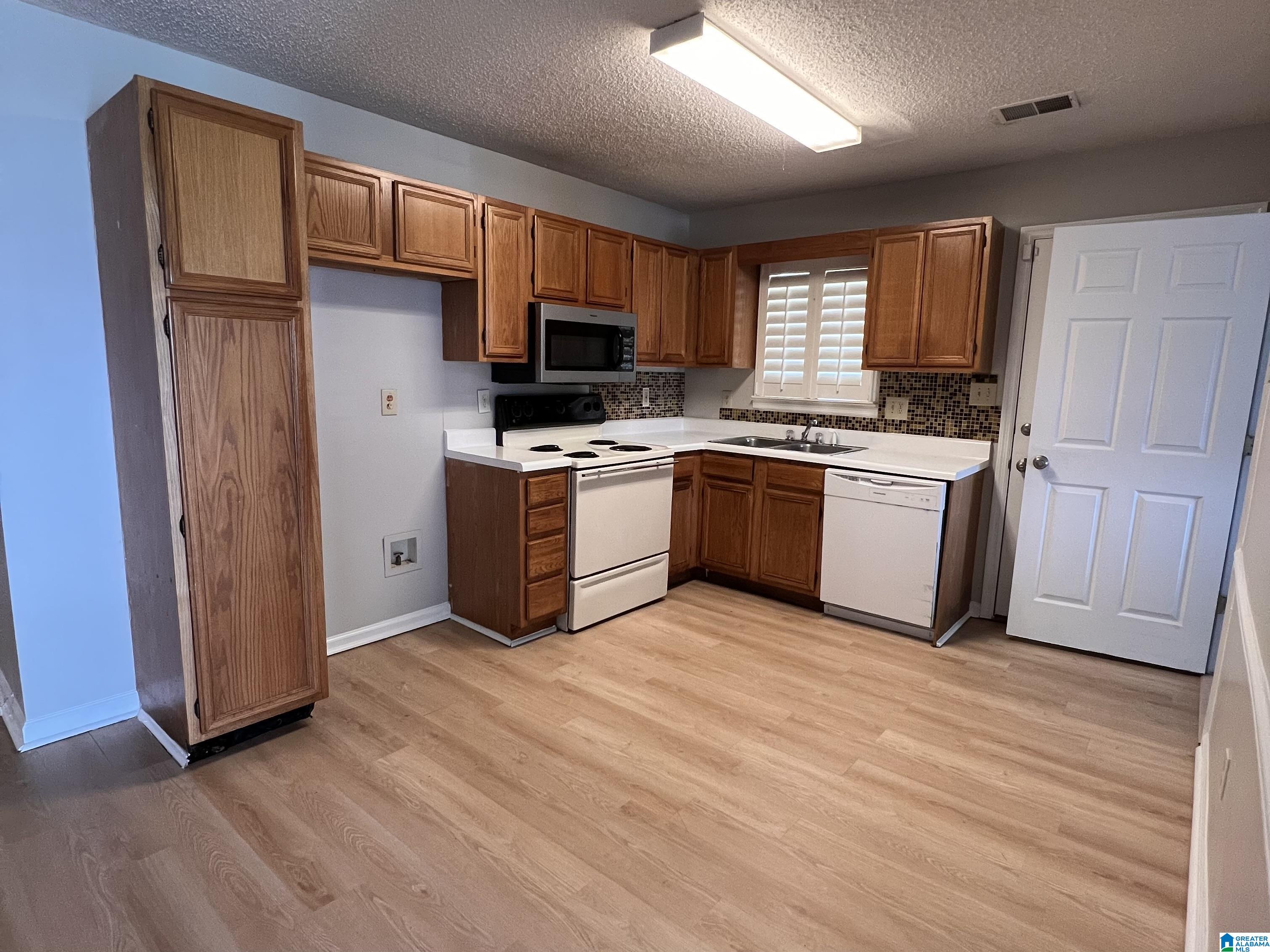 Photo 3 of Single family home for sale at 1820 Stonehenge Dr, Birmingham, AL 35215 | MLS# 21458386 | Listing updated on 2026-07-13