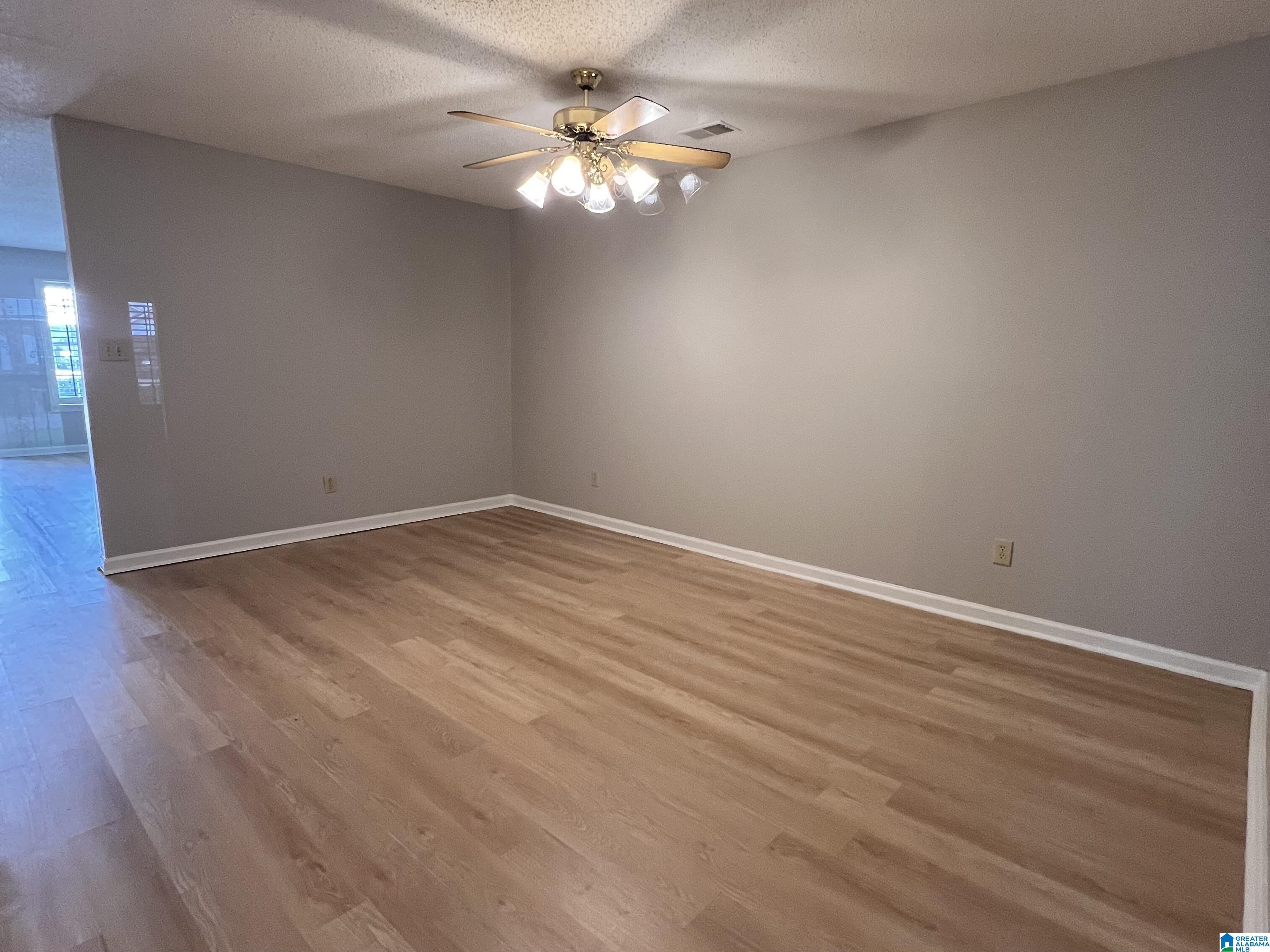Photo 4 of Single family home for sale at 1820 Stonehenge Dr, Birmingham, AL 35215 | MLS# 21458386 | Listing updated on 2026-07-13