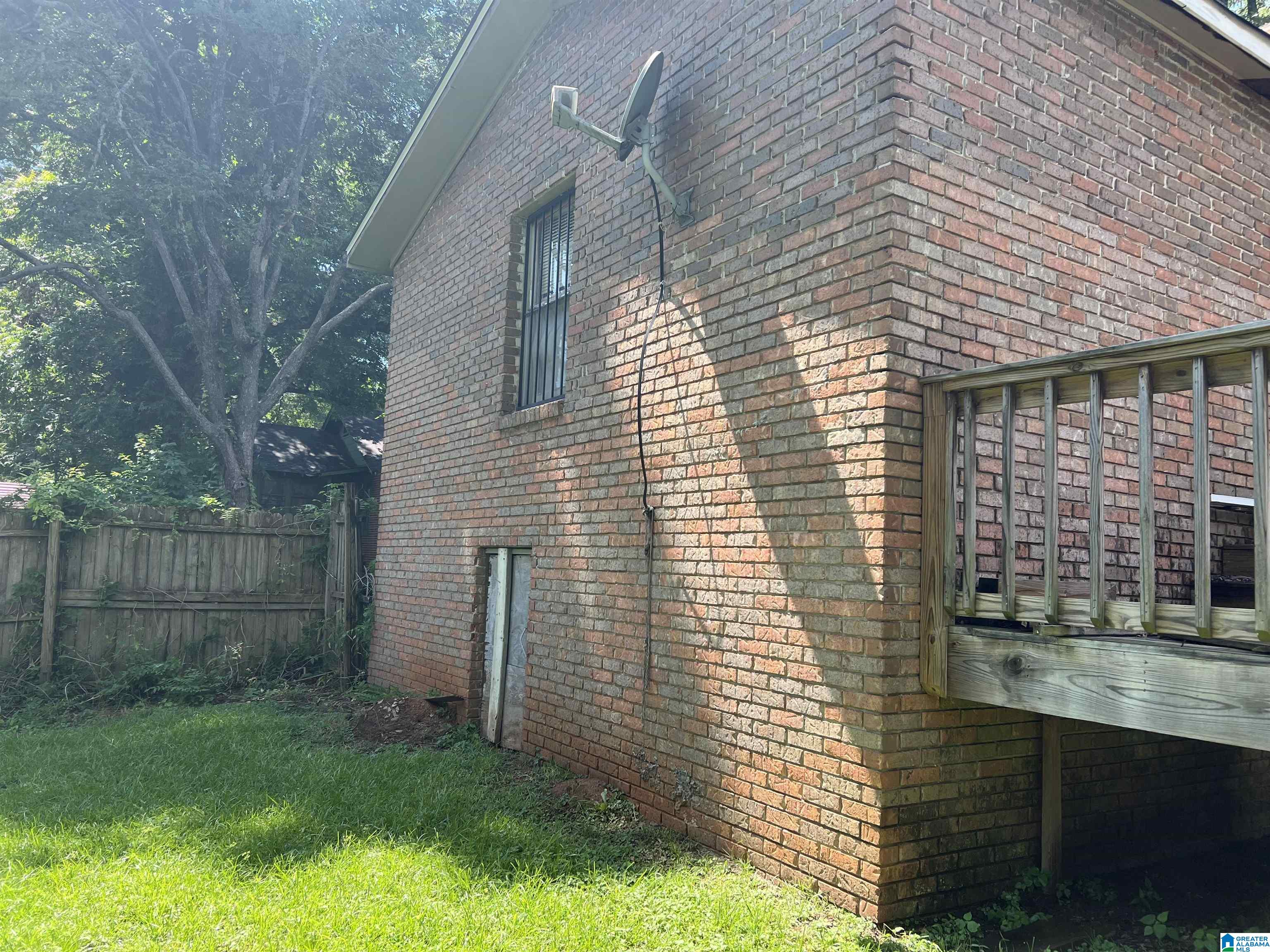 Photo 2 of Sale Pending at 1715 2nd Court W, Birmingham, AL 35208 | MLS# 21458426 | Listing updated on 2026-09-11