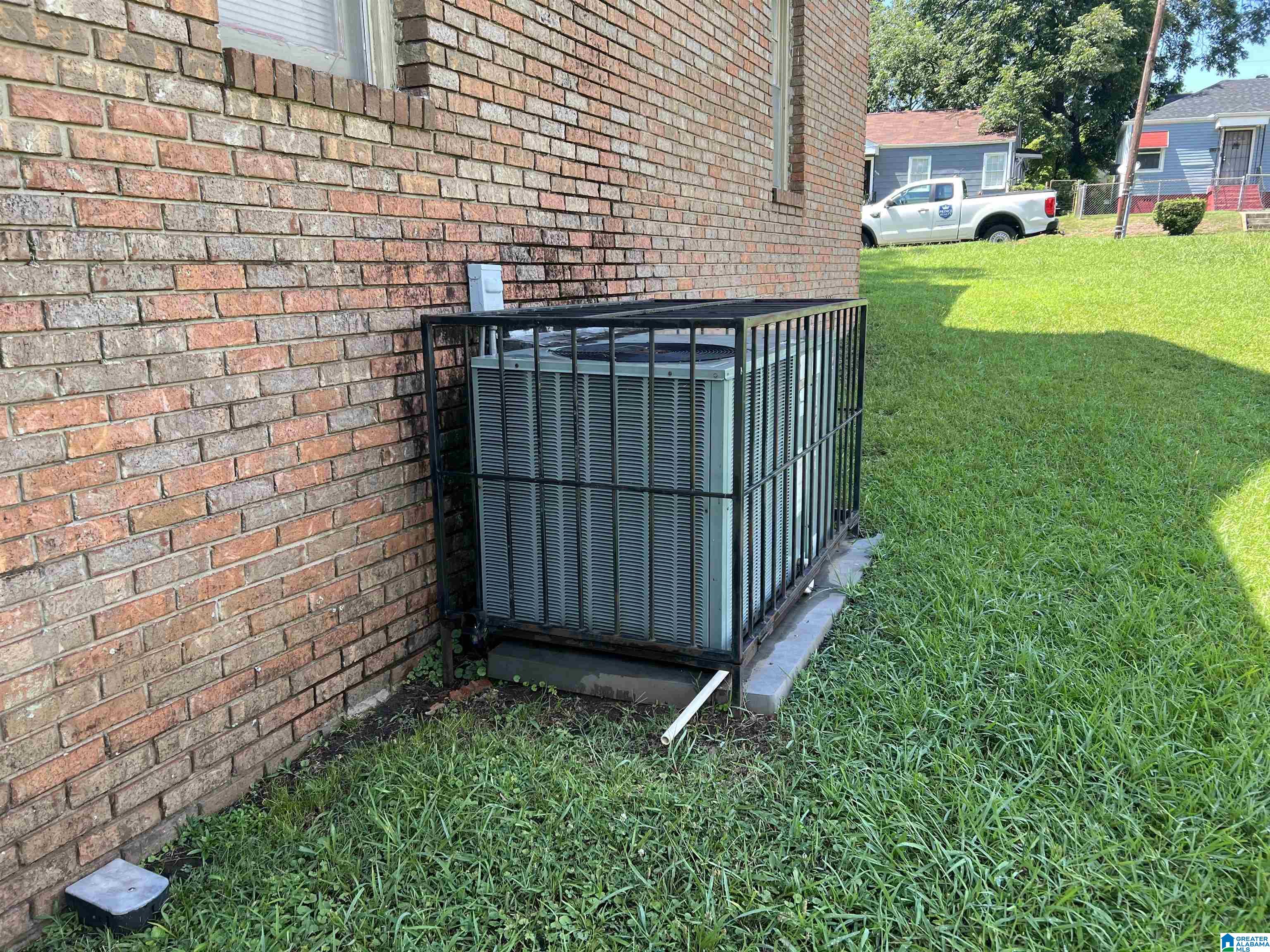 Photo 3 of Sale Pending at 1715 2nd Court W, Birmingham, AL 35208 | MLS# 21458426 | Listing updated on 2026-09-11