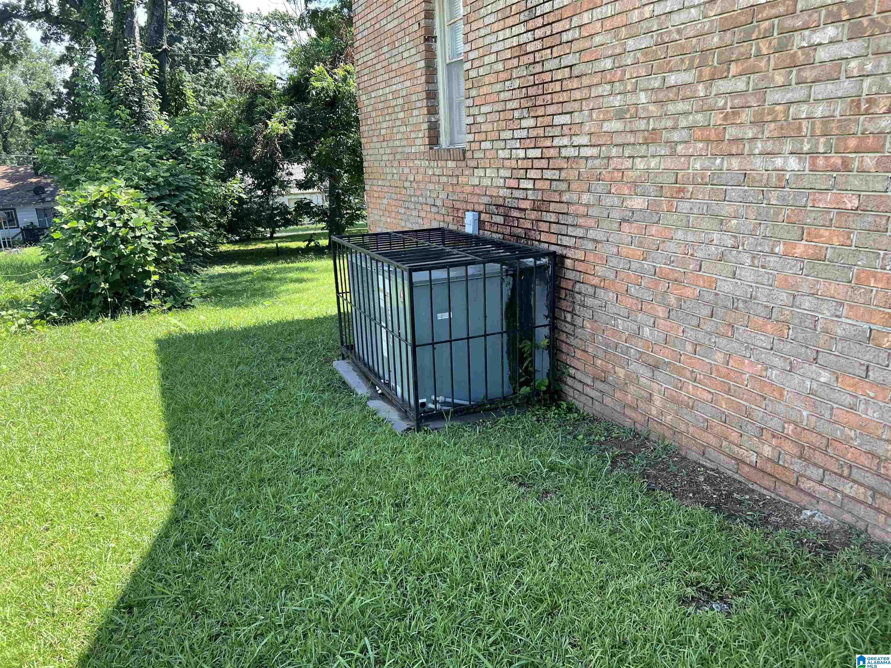 Photo 3 of Sale Pending at 1715 2nd Court W, Birmingham, AL 35208 | MLS# 21458426 | Listing updated on 2026-09-11