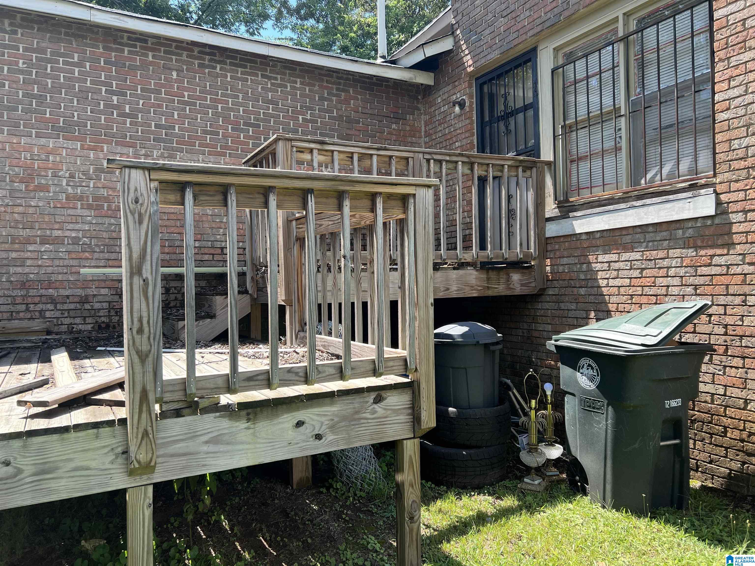 Photo 4 of Sale Pending at 1715 2nd Court W, Birmingham, AL 35208 | MLS# 21458426 | Listing updated on 2026-09-11
