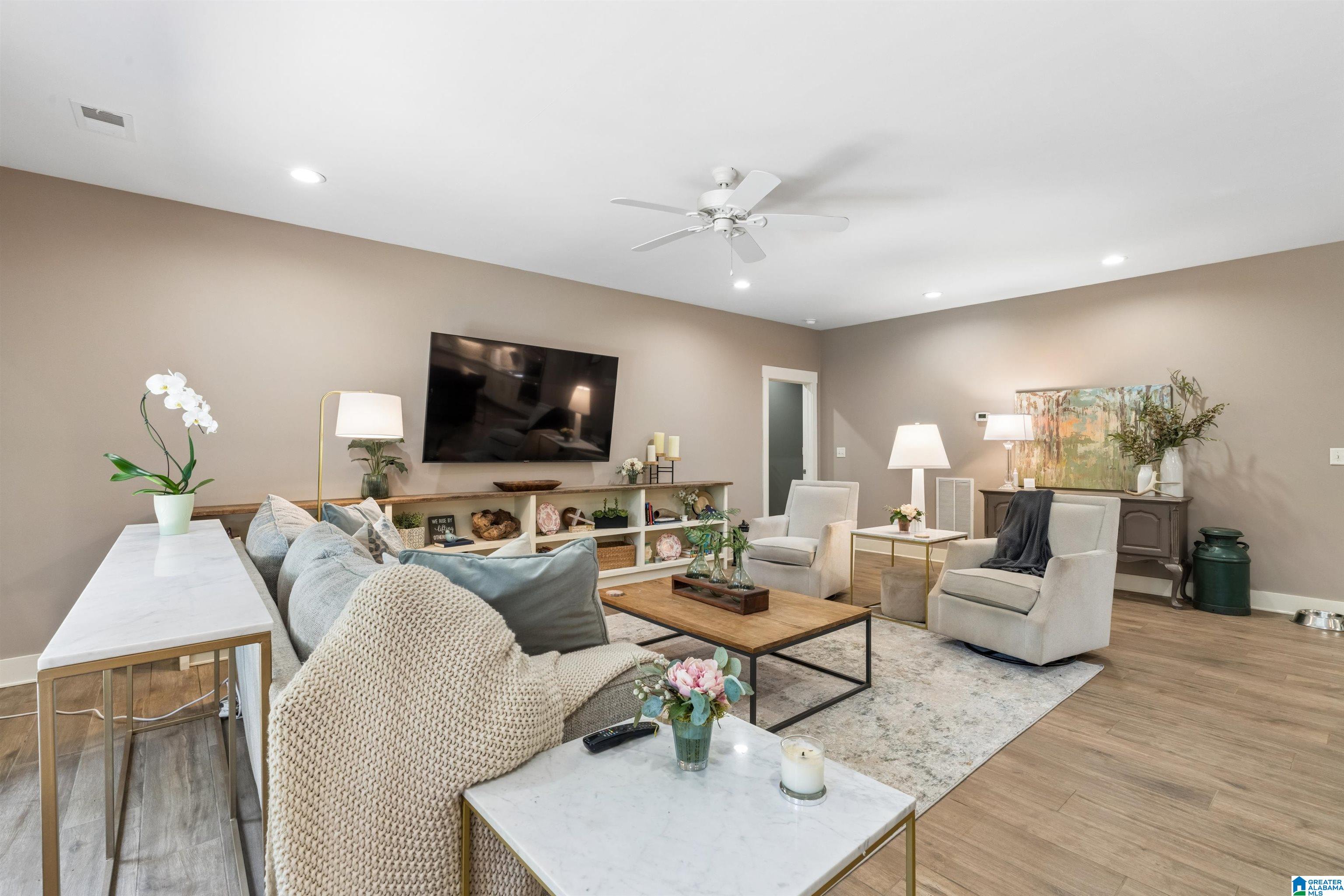 Photo 3 of Sale Pending at 1961 Mountain View Rd, Birmingham, AL 35210 | MLS# 21458464 | Listing updated on 2026-07-21