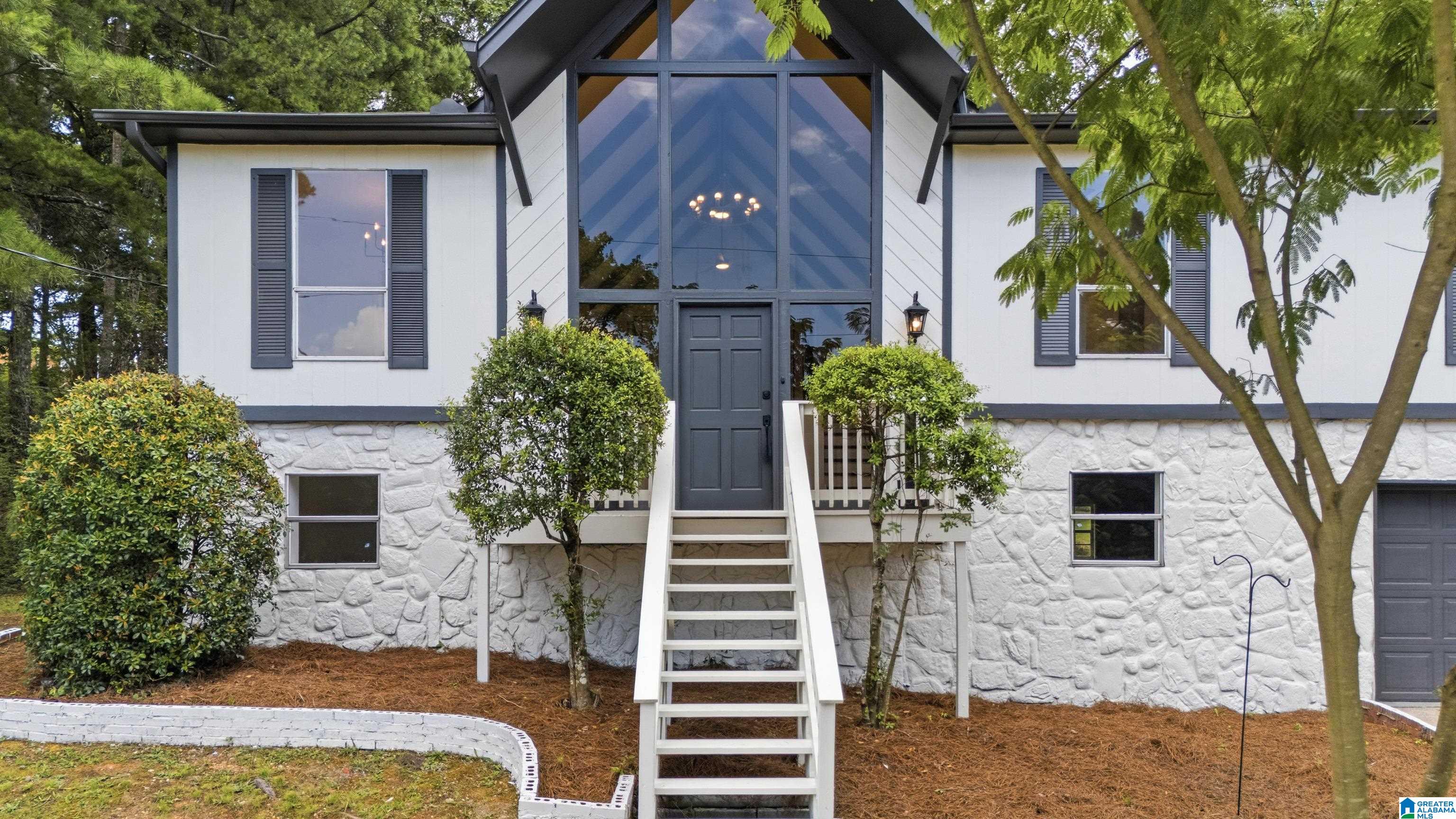 Photo 2 of Sale Pending at 905 23rd Court Nw, Birmingham, AL 35215 | MLS# 21458472 | Listing updated on 2026-07-16