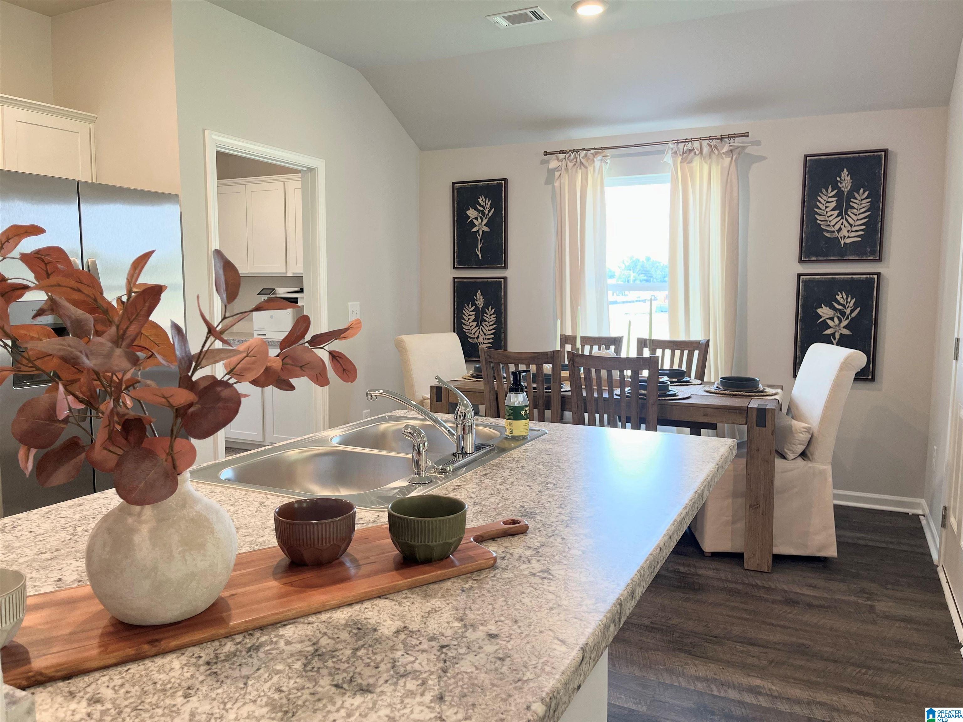 Photo 3 of Sale Pending at 3015 E Middlebrooke Xing, Odenville, AL 35120 | MLS# 21458482 | Listing updated on 2026-07-10