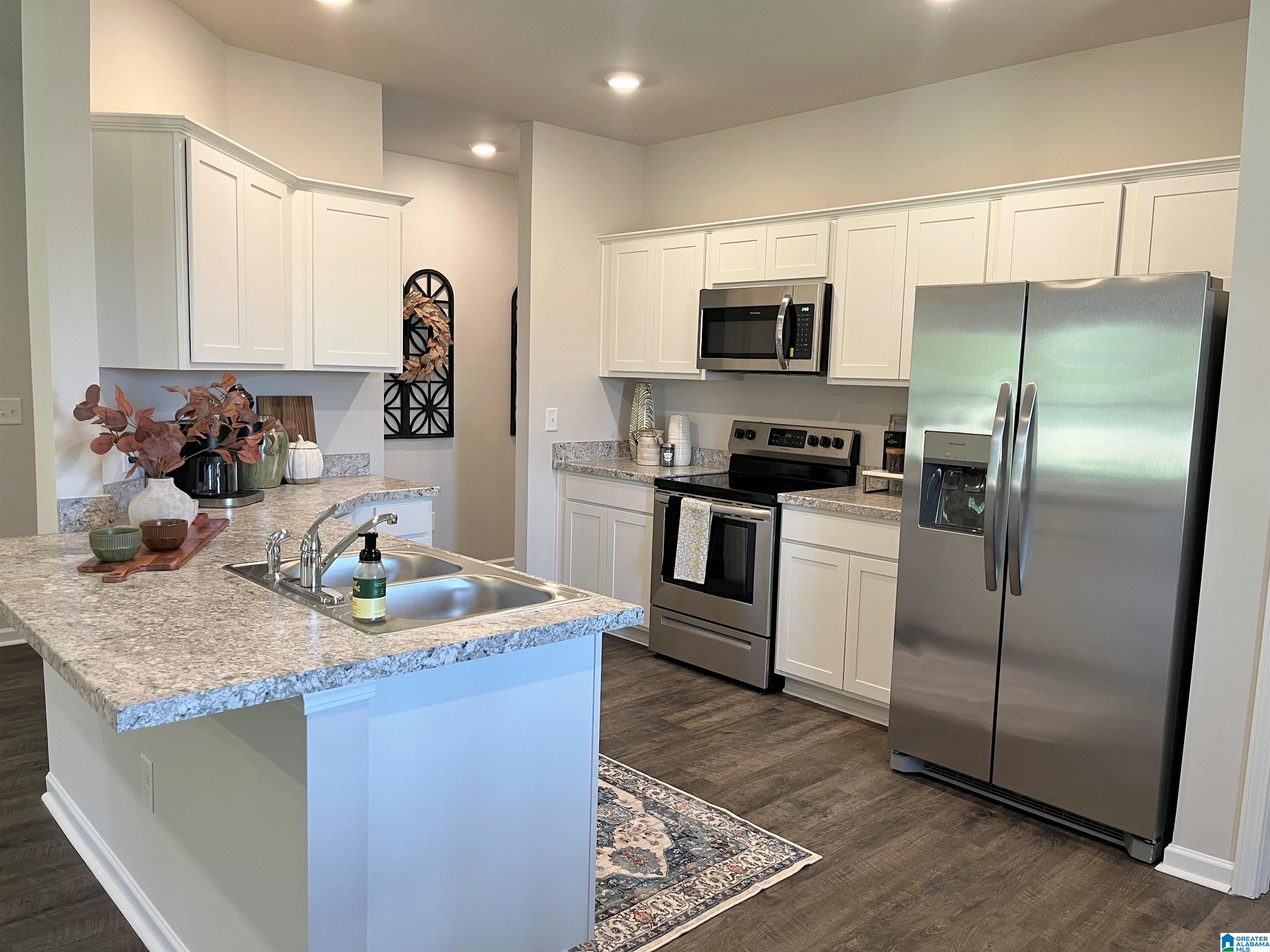 Photo 3 of Sale Pending at 3015 E Middlebrooke Xing, Odenville, AL 35120 | MLS# 21458482 | Listing updated on 2026-07-10