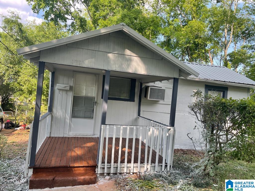 Photo 1 of Single family home for sale at 1319 14th Place Sw, Birmingham, AL 35211 | MLS# 21458494 | Listing updated on 2026-08-22