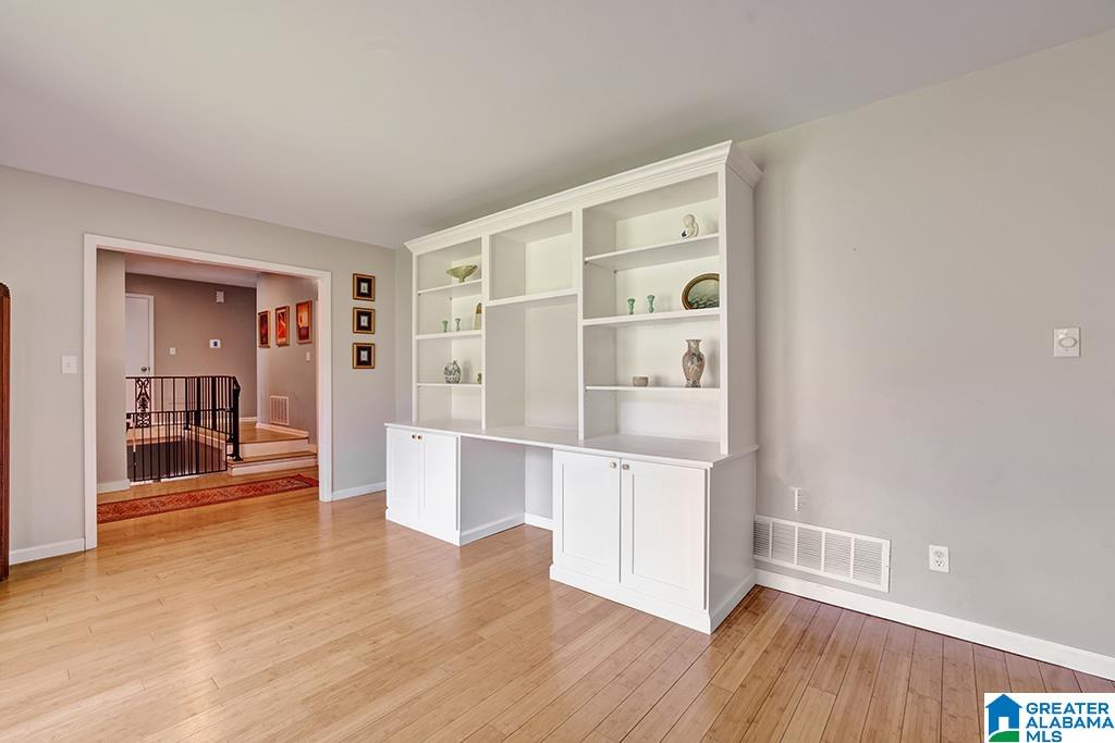 Photo 4 of Single family home for sale at 2413 Jamestown Dr, Hoover, AL 35226 | MLS# 21458540 | Listing updated on 2026-08-04