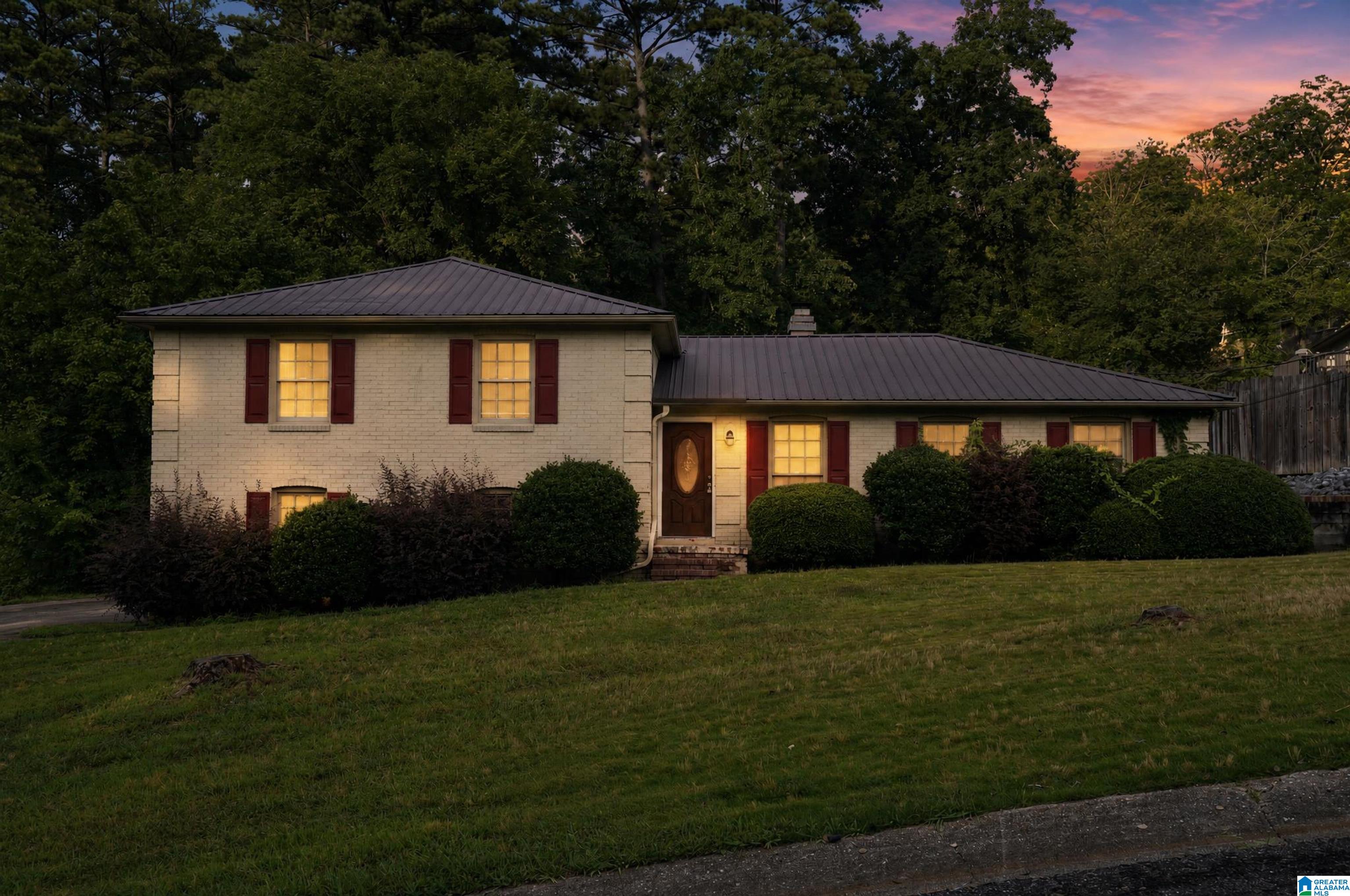 Photo 2 of Sale Pending at 949 Garrett Dr, Birmingham, AL 35235 | MLS# 21458548 | Listing updated on 2026-09-16