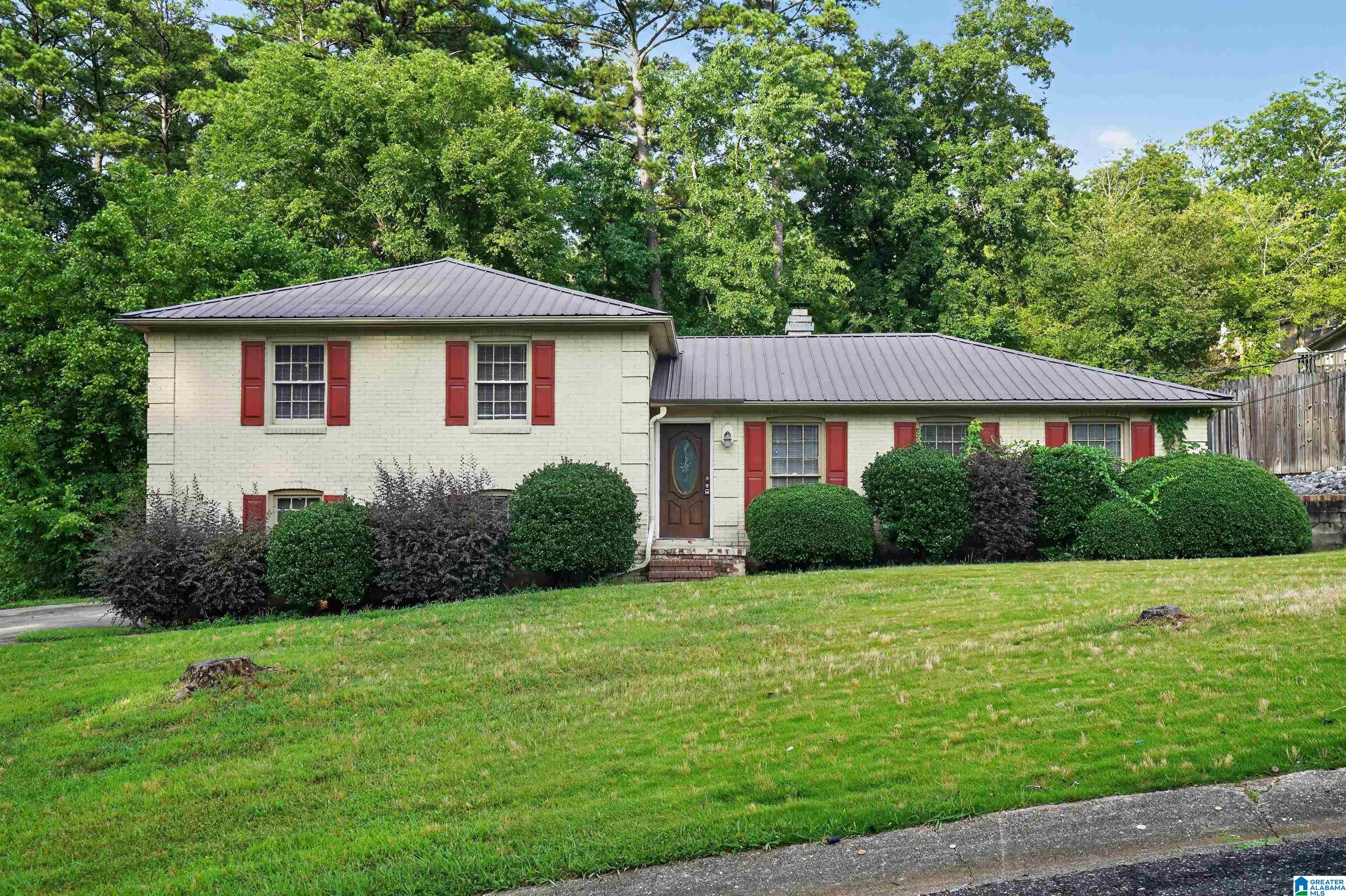 Photo 3 of Sale Pending at 949 Garrett Dr, Birmingham, AL 35235 | MLS# 21458548 | Listing updated on 2026-09-16