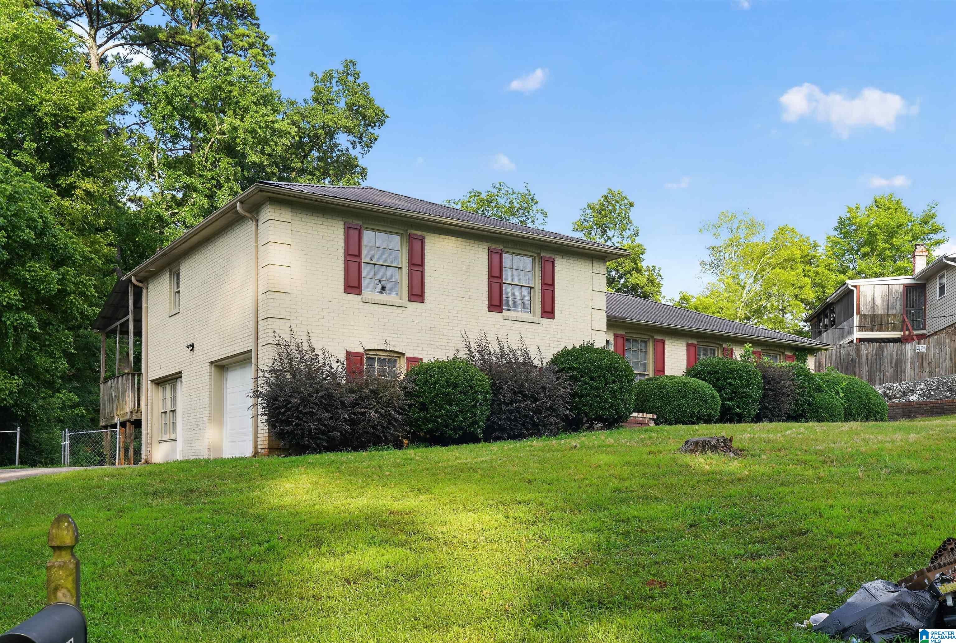 Photo 3 of Sale Pending at 949 Garrett Dr, Birmingham, AL 35235 | MLS# 21458548 | Listing updated on 2026-09-16