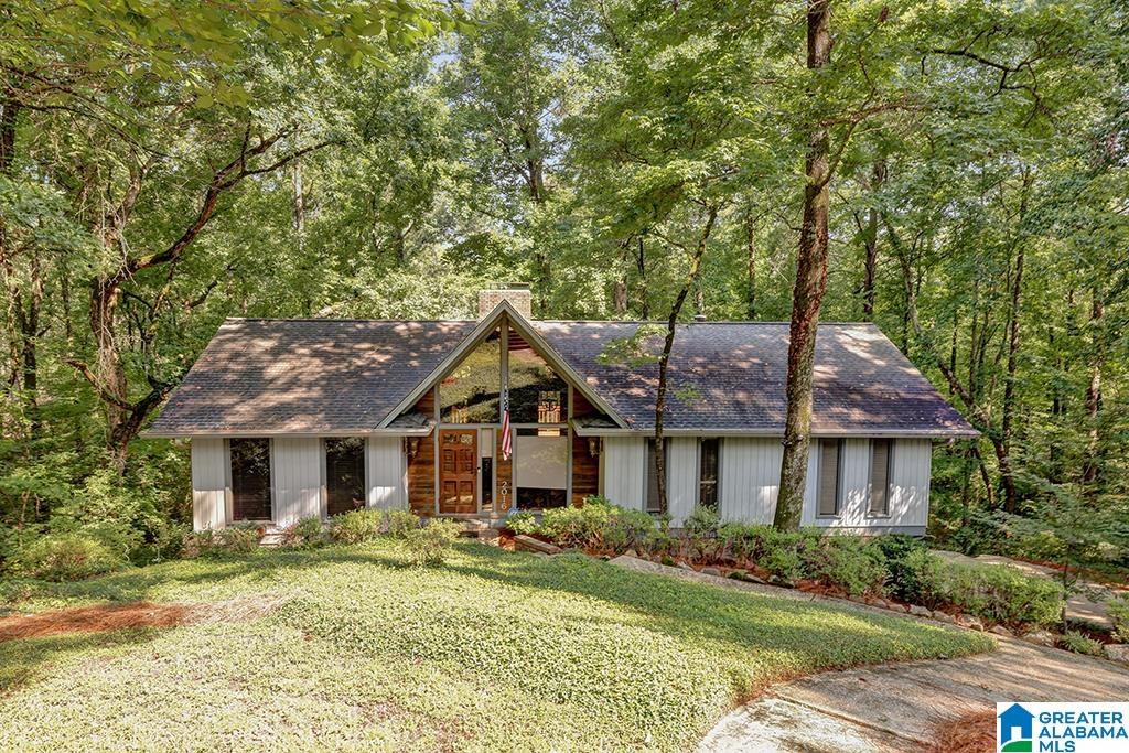 4th image of 2016 Woodsorrel Dr, Hoover, AL 35244 | MLS# 21458577