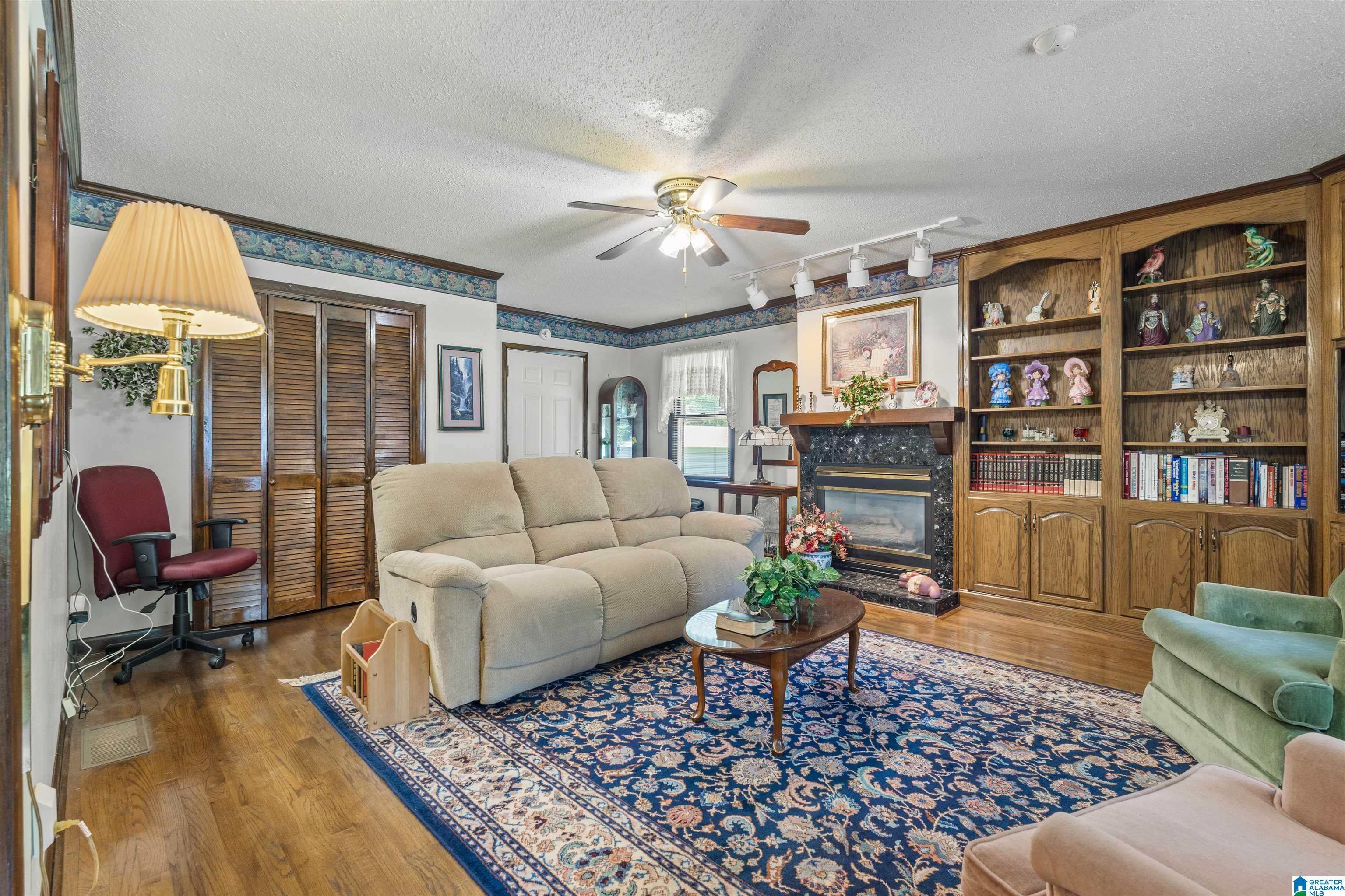Photo 2 of Sale Pending at 829 Twin Lake Dr Ne, Birmingham, AL 35215 | MLS# 21458609 | Listing updated on 2026-08-21