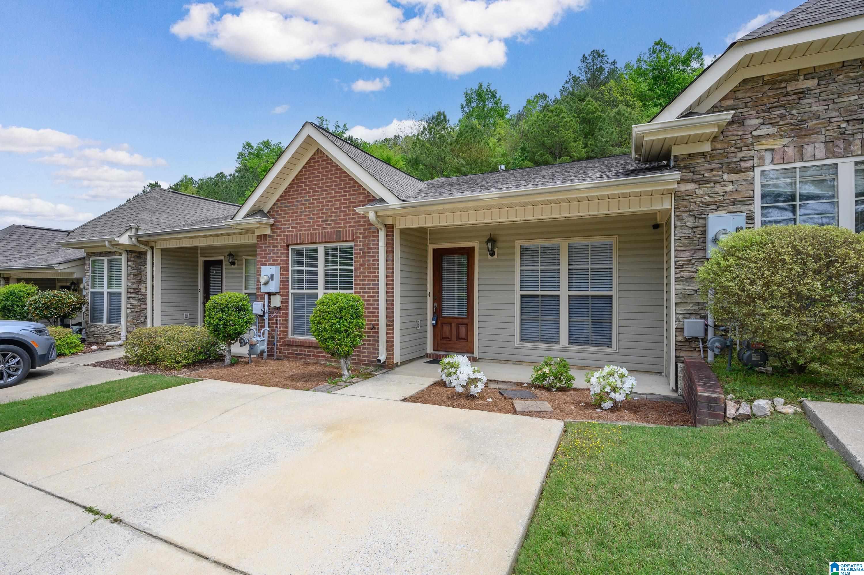 Photo 3 of Sale Pending at 5608 Colony Ln, Hoover, AL 35226 | MLS# 21458618 | Listing updated on 2026-08-31