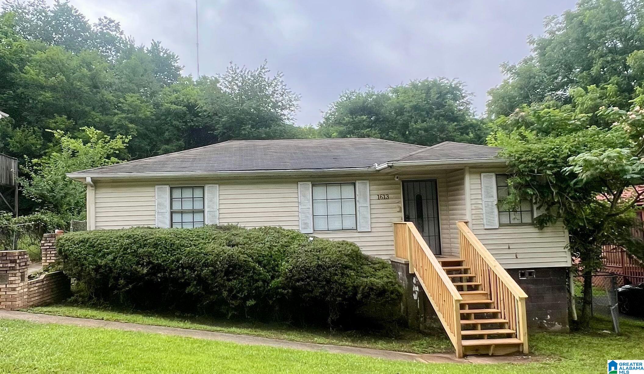 Photo 1 of Single family home for sale at 1613 Matt Leonard Dr Sw, Birmingham, AL 35211 | MLS# 21458630 | Listing updated on 2026-08-28