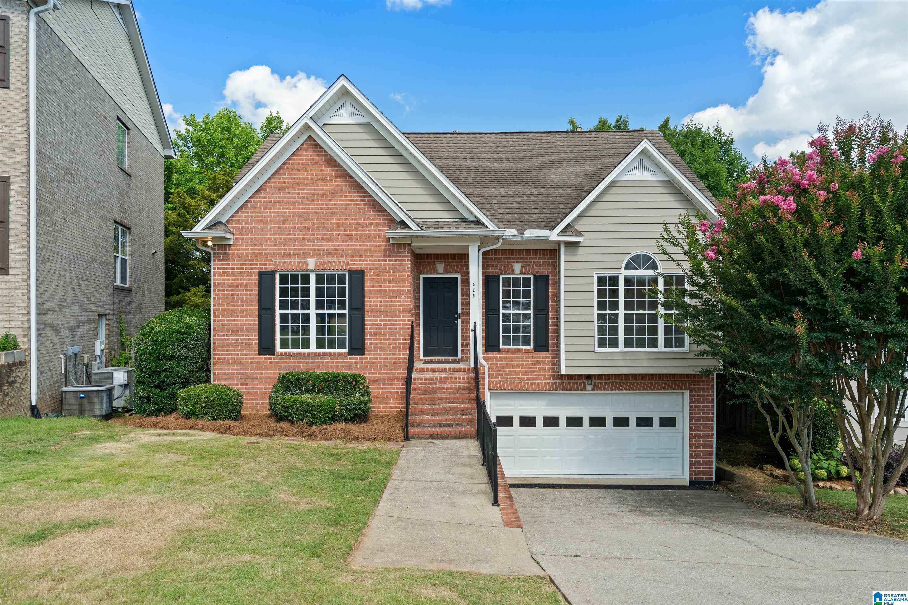 Photo 1 of Single family home for sale at 529 Willow Oaks Cir, Vestavia, AL 35226 | MLS# 21458631 | Listing updated on 2026-09-08